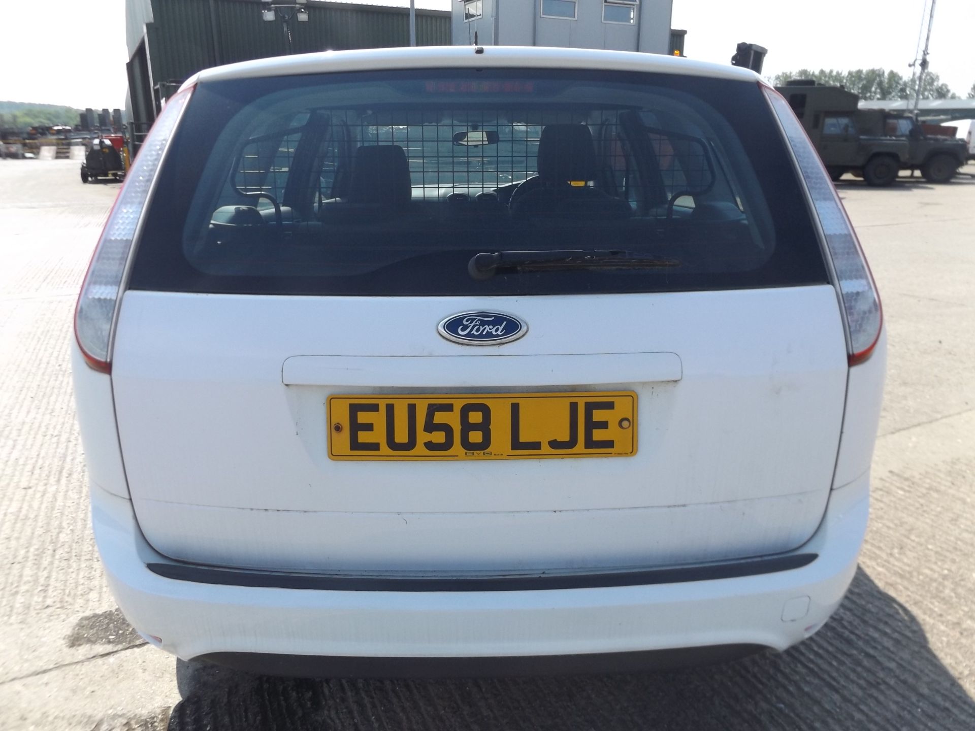 Ford Focus 1.8TDCi Estate - Image 7 of 17