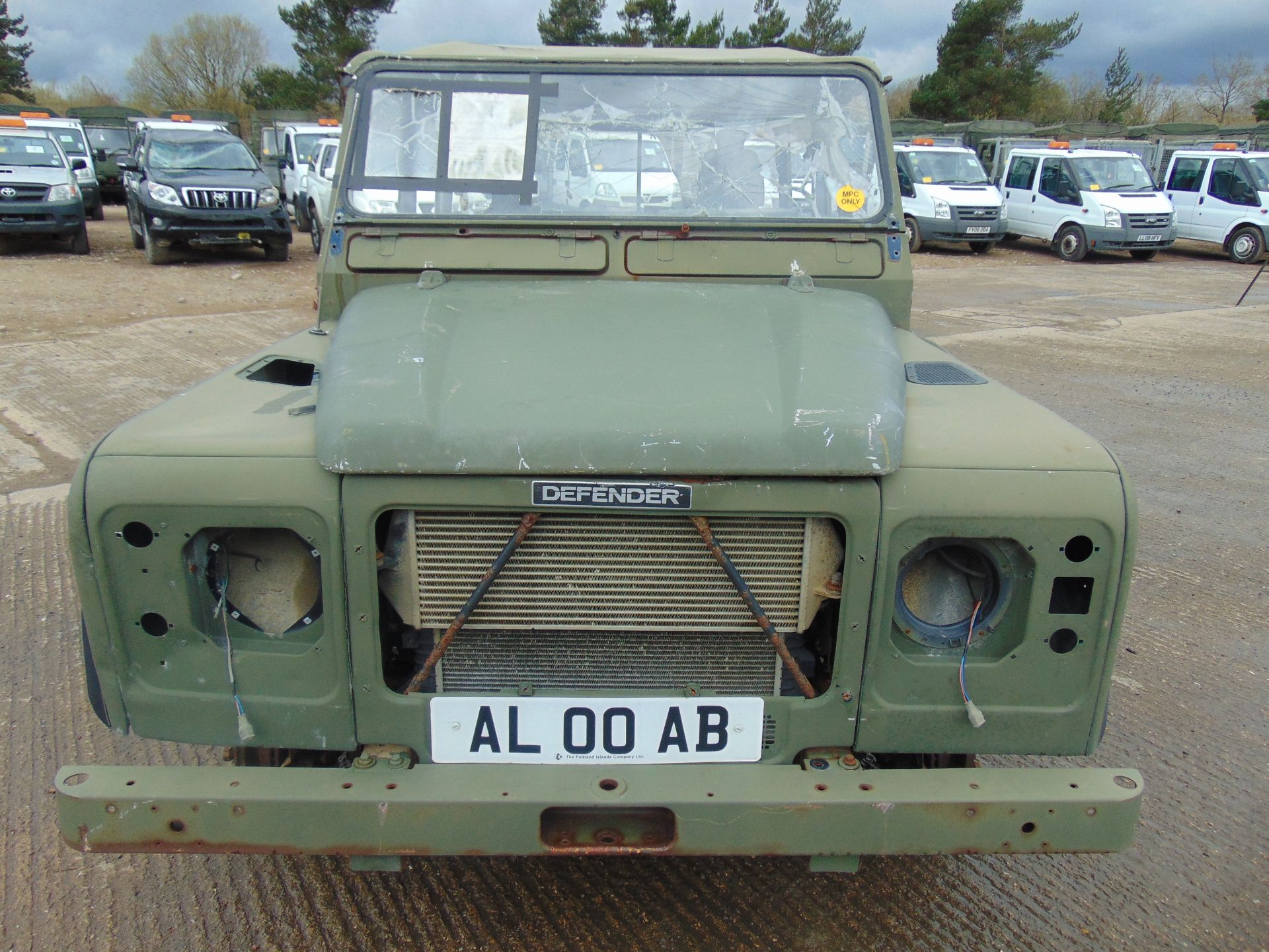 Land Rover Defender 130 TD5 suitable for spares or repairs - Image 2 of 14