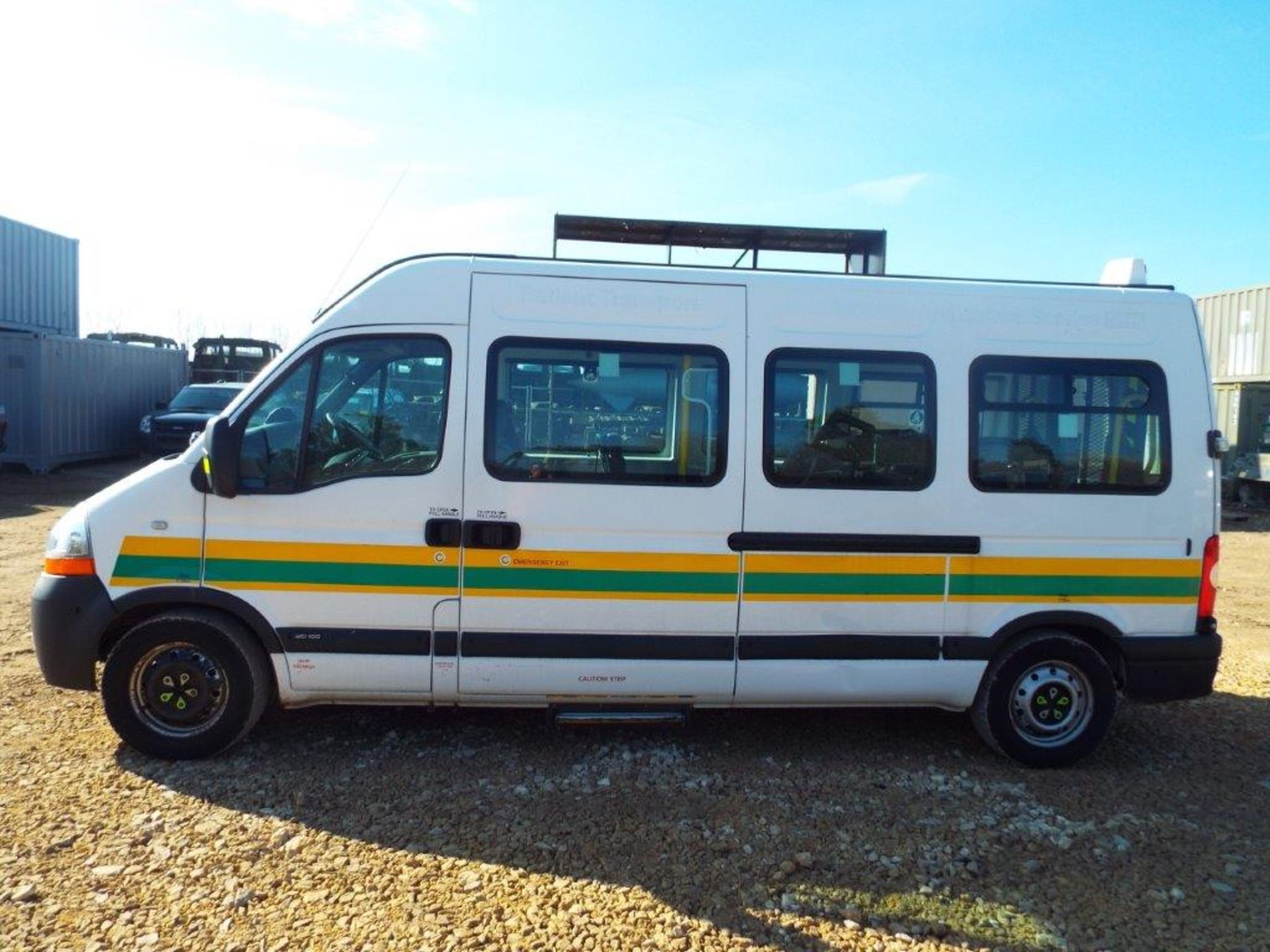 Renault Master 2.5 DCI Patient Transfer Bus with Ricon 350KG Tail Lift - Image 4 of 32