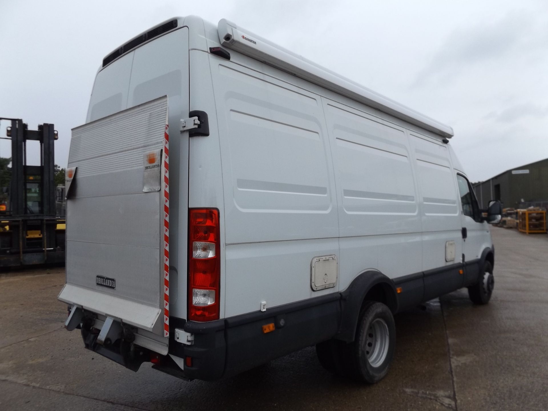 26,527km Iveco Daily 3.0HPT complete with twin Omnistor Safari Residence awnings and tail lift - Bild 8 aus 33