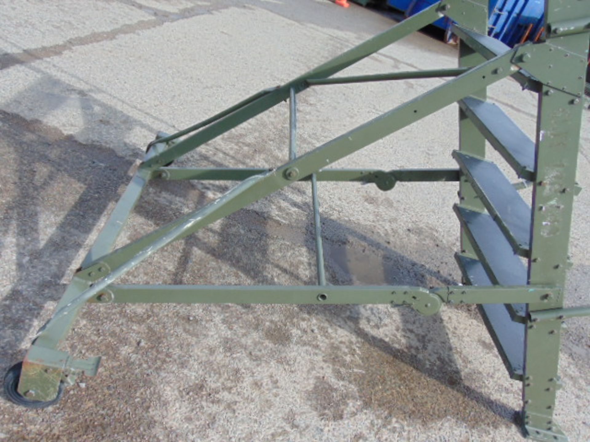 2.2m 9-Step Mobile Access Ladder - Image 6 of 8