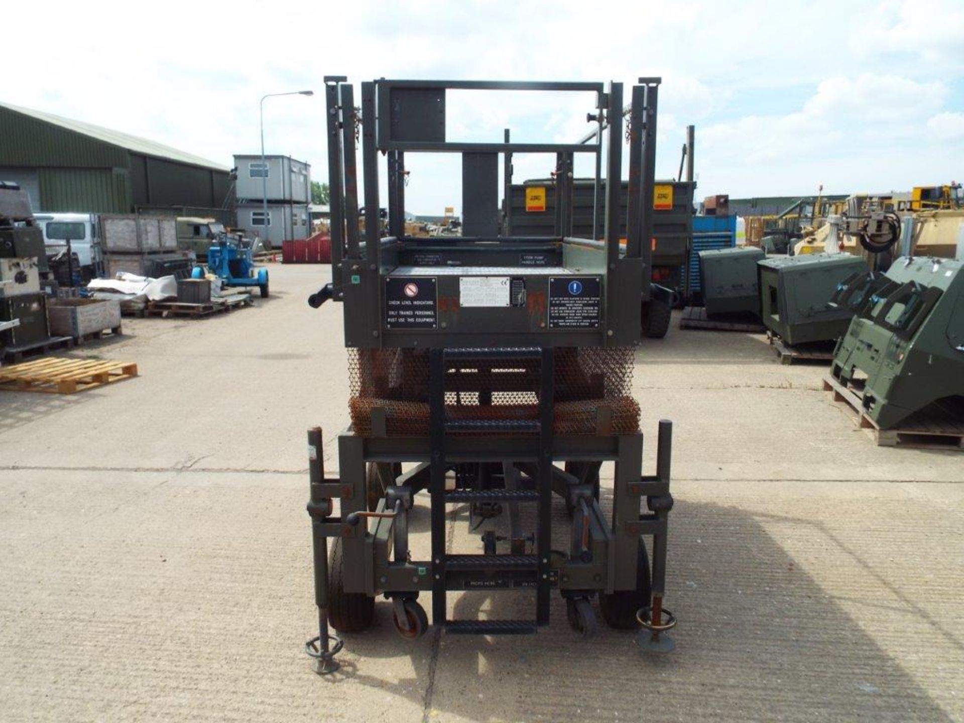 UK Lift 4m Mobile Hydraulic Work Platform - Image 5 of 14