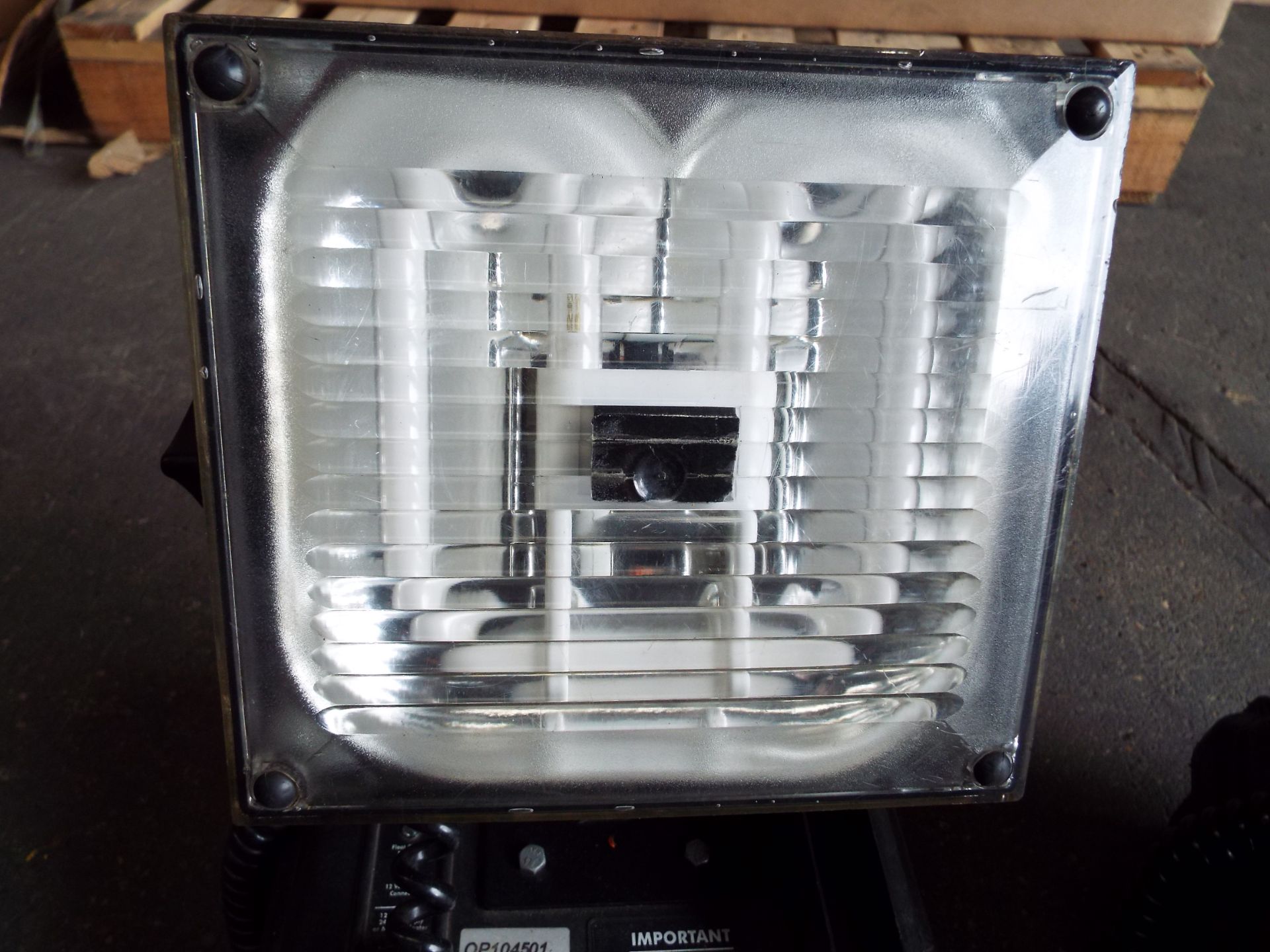 2 x Dragon Magnum A3 Self Contained Lighting Heads - Image 3 of 7