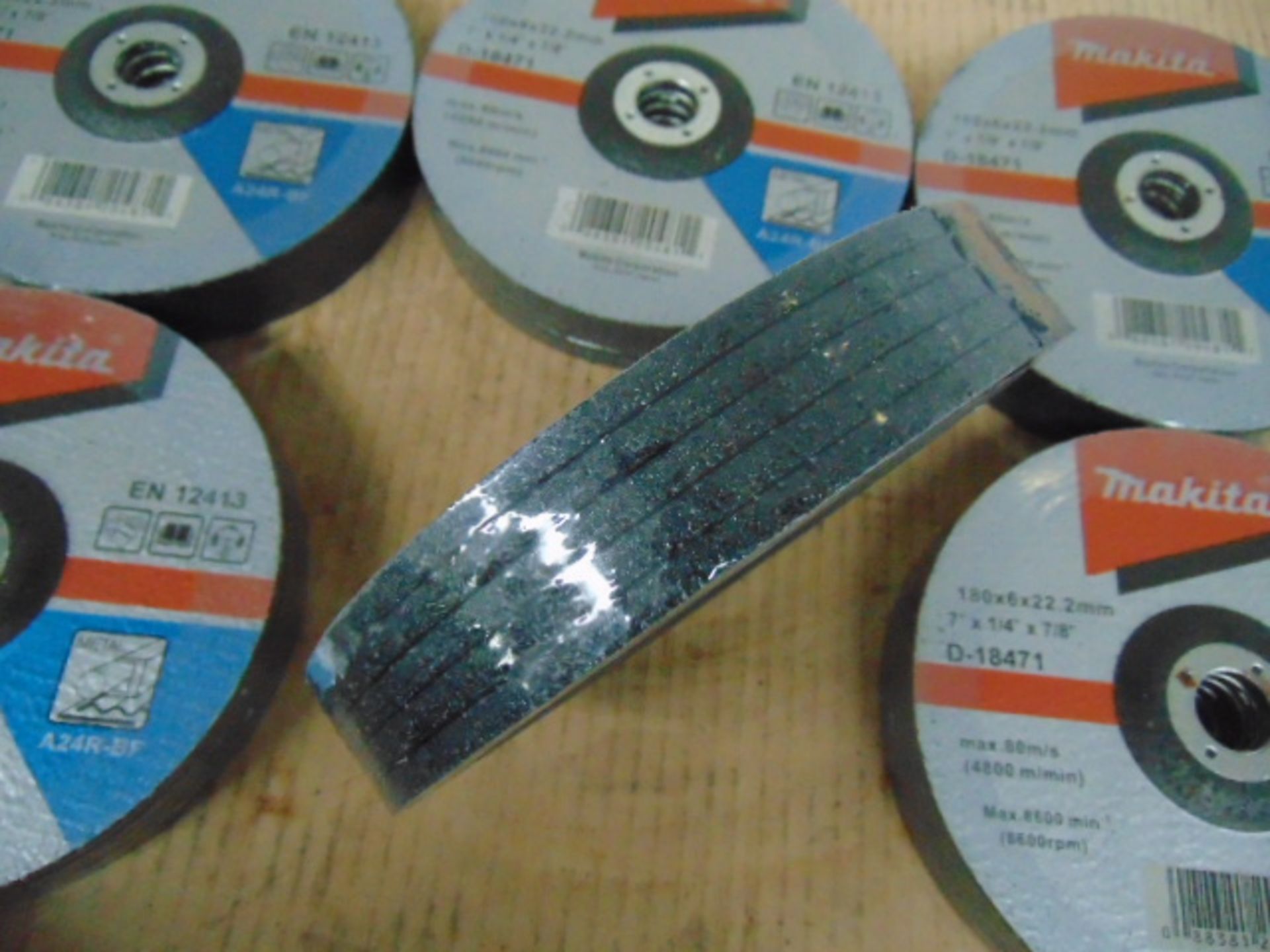 50 x Makita Metal Grinding Disc 180 x 6 x 22.2 A24R-BF D-18471 - Image 5 of 6