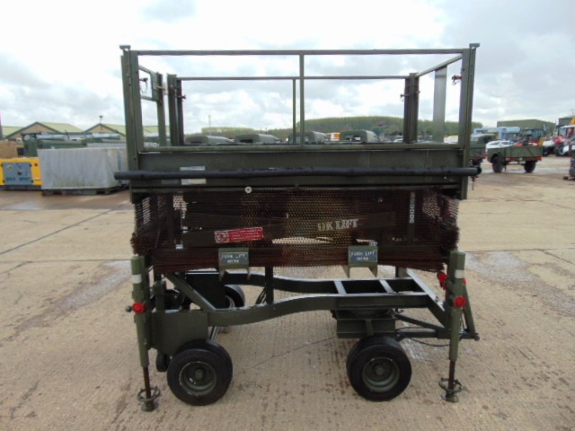 UK Lift 4m Mobile Hydraulic Work Platform - Image 6 of 17