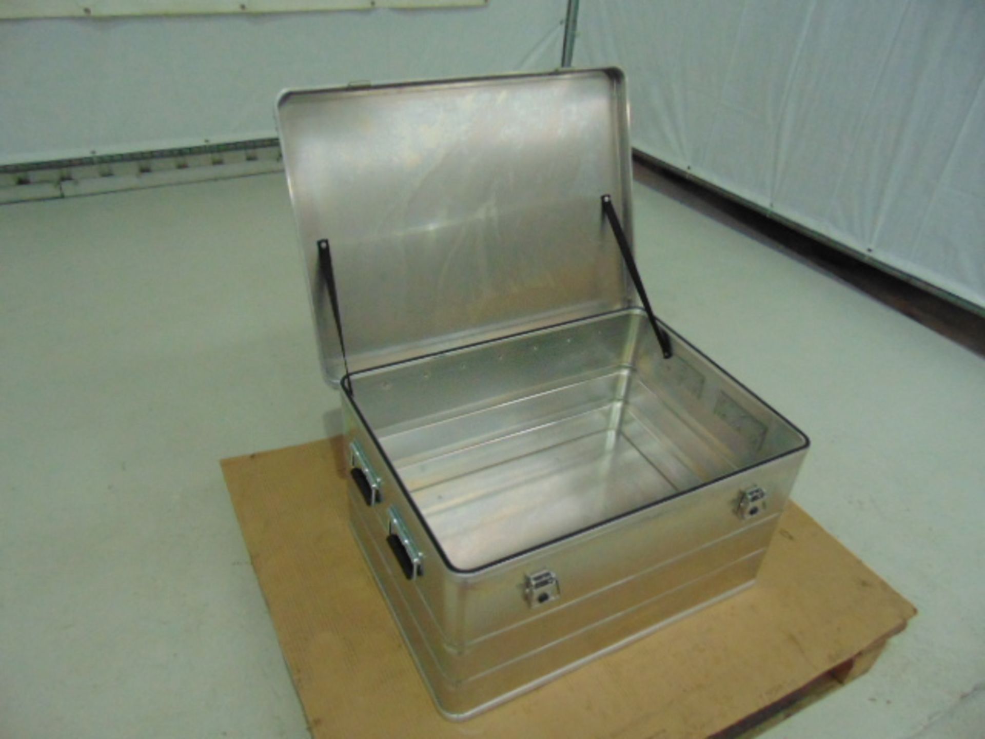 Unissued Heavy Duty Aluminium Stacking Case - Image 8 of 8