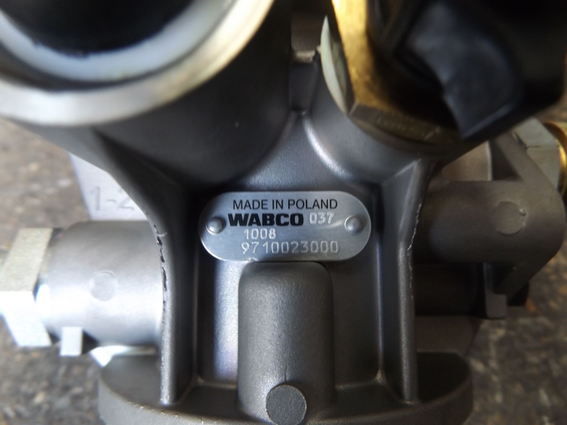 2 x Wabco Air Pressure Relay Valves - Image 6 of 7