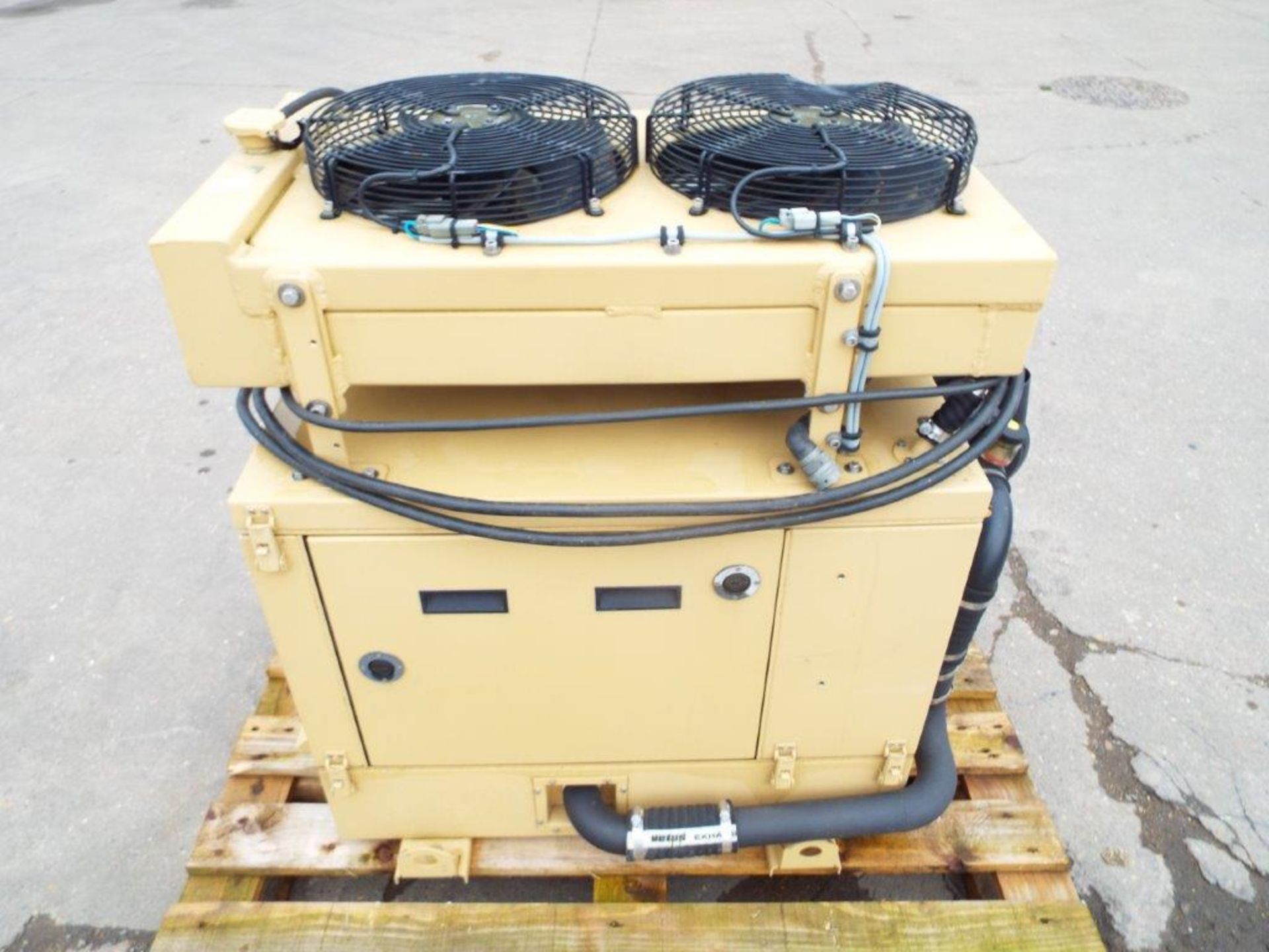 TEST HOURS ONLY Fischer Panda AGT 6000/24V PVMV-N Kubota Diesel 5.5 KVA Fully Enclosed Generator - Image 2 of 17