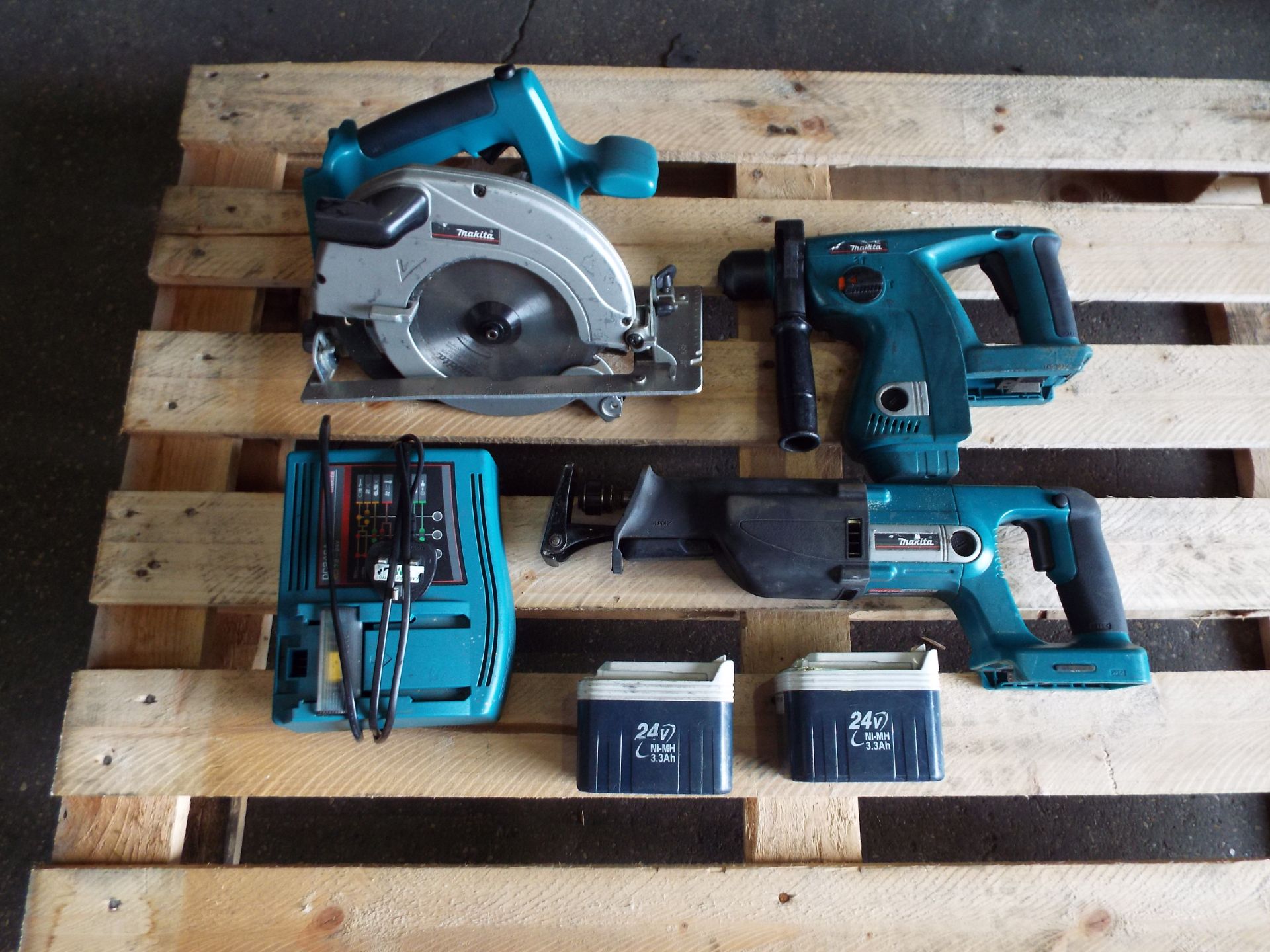 3 x Makita Power Tools with Batteries and Charger