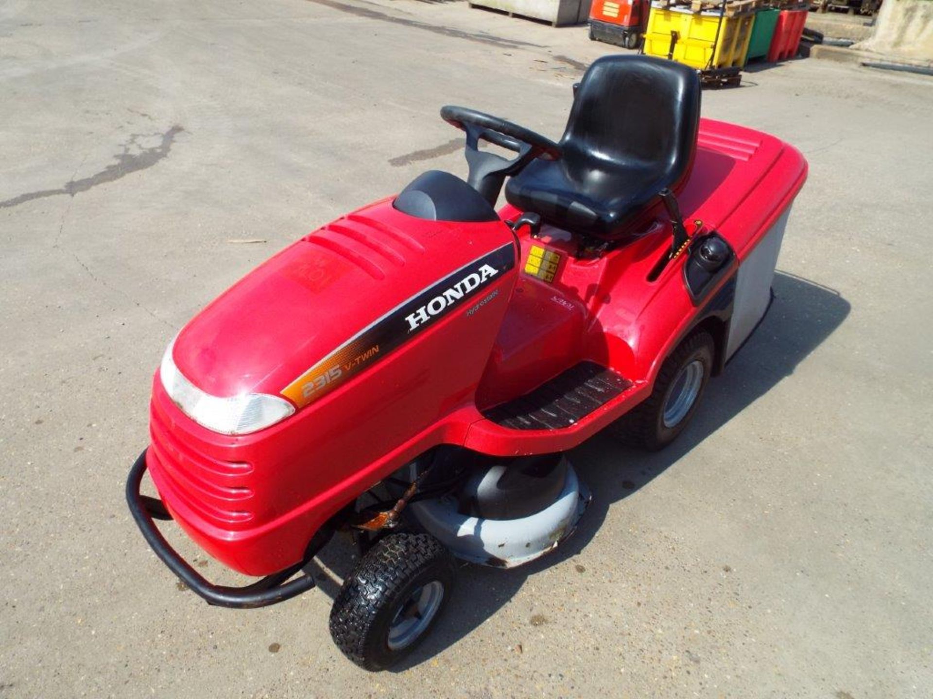 Honda HF2315 HME Ride On Mower with Grass Collector - Image 3 of 18