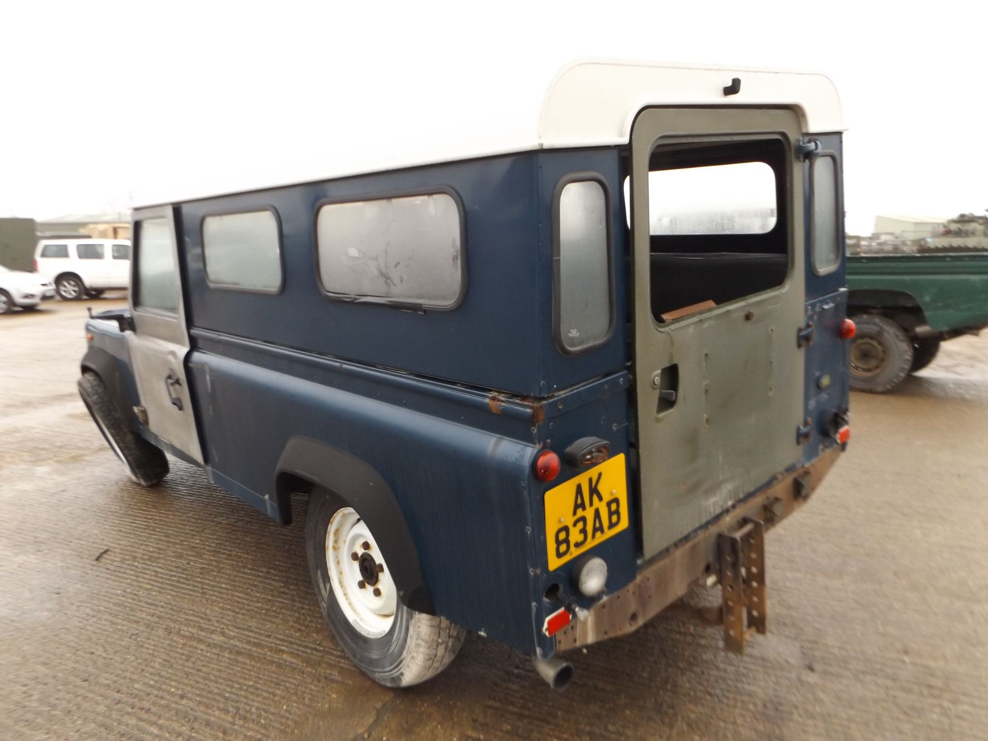 Land Rover Defender 110 TD5 suitable for spares or repairs - Image 6 of 19