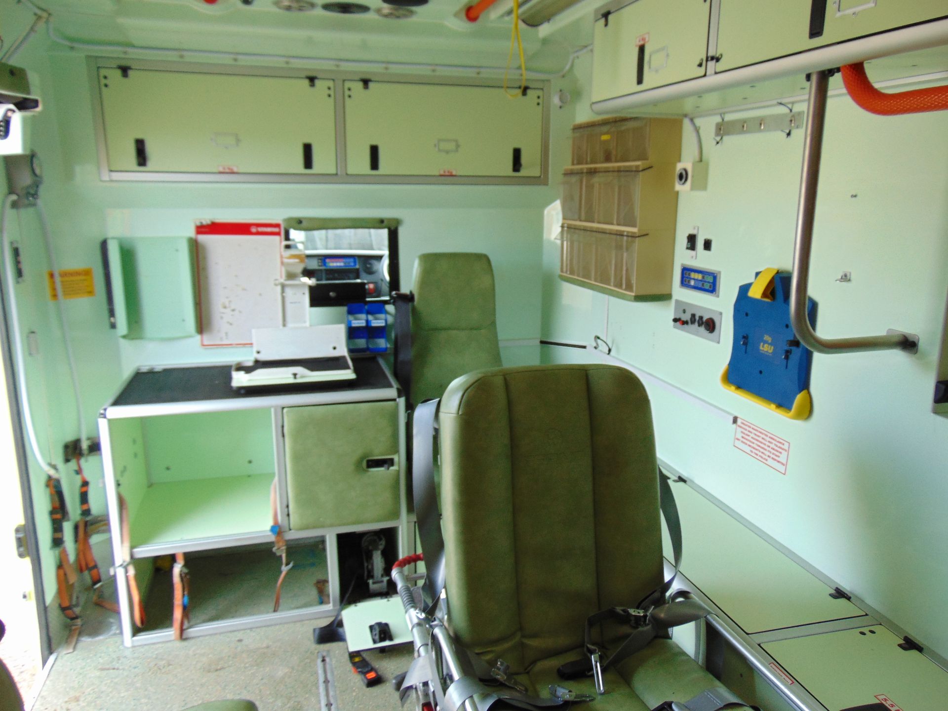 Renault Master 2.5 DCI Ambulance - Bild 16 aus 18