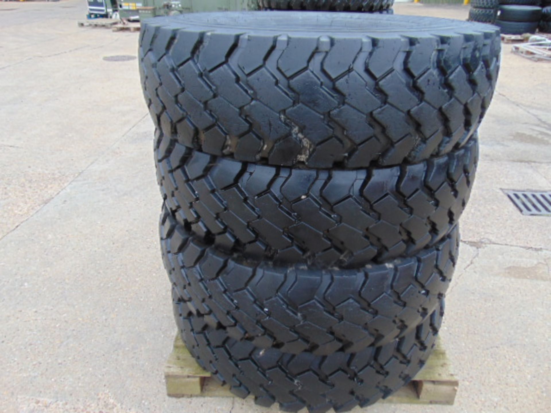 4 x Continental 14.00 R20 Tyres - Image 3 of 5