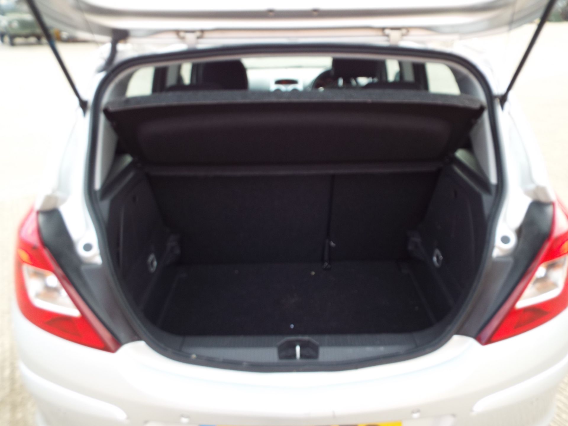 Vauxhall Corsa 1.3 CDTi exclusiv - Image 14 of 22