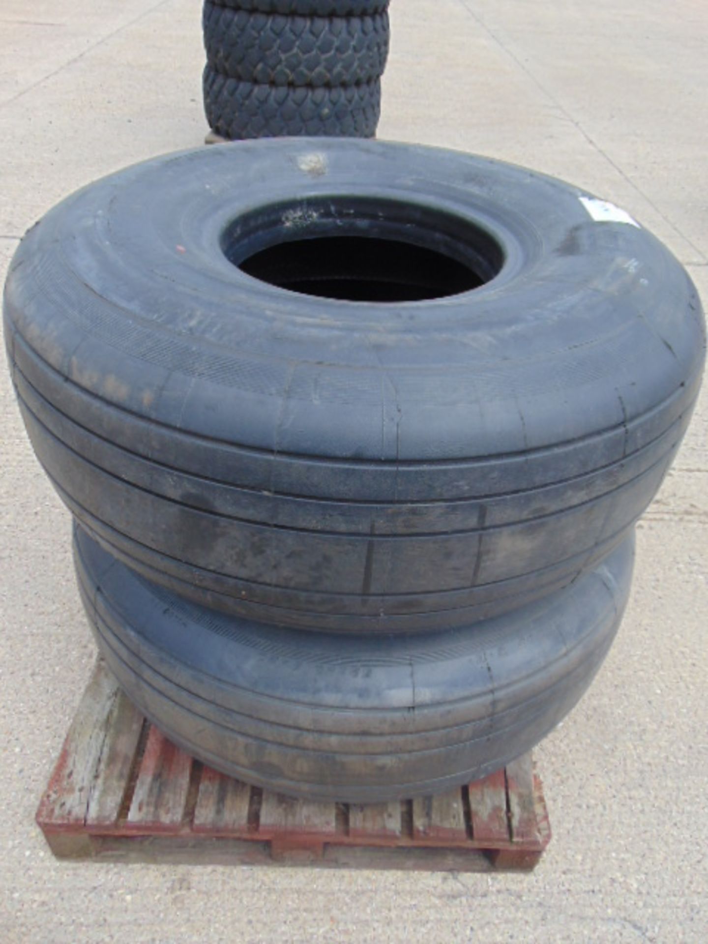 2 x Dunlop 52x20.5-20 VC10 Aircraft Tyres