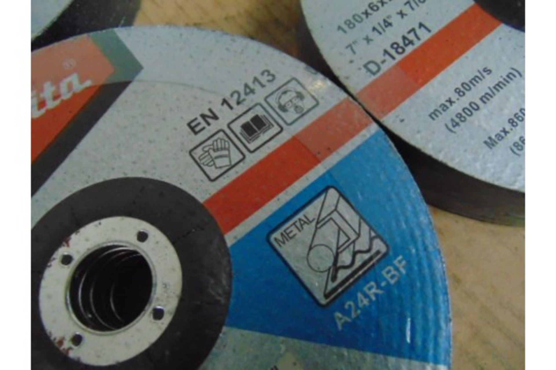 60 x Makita Metal Grinding Disc 180 x 6 x 22.2 A24R-BF D-18471 - Image 3 of 4