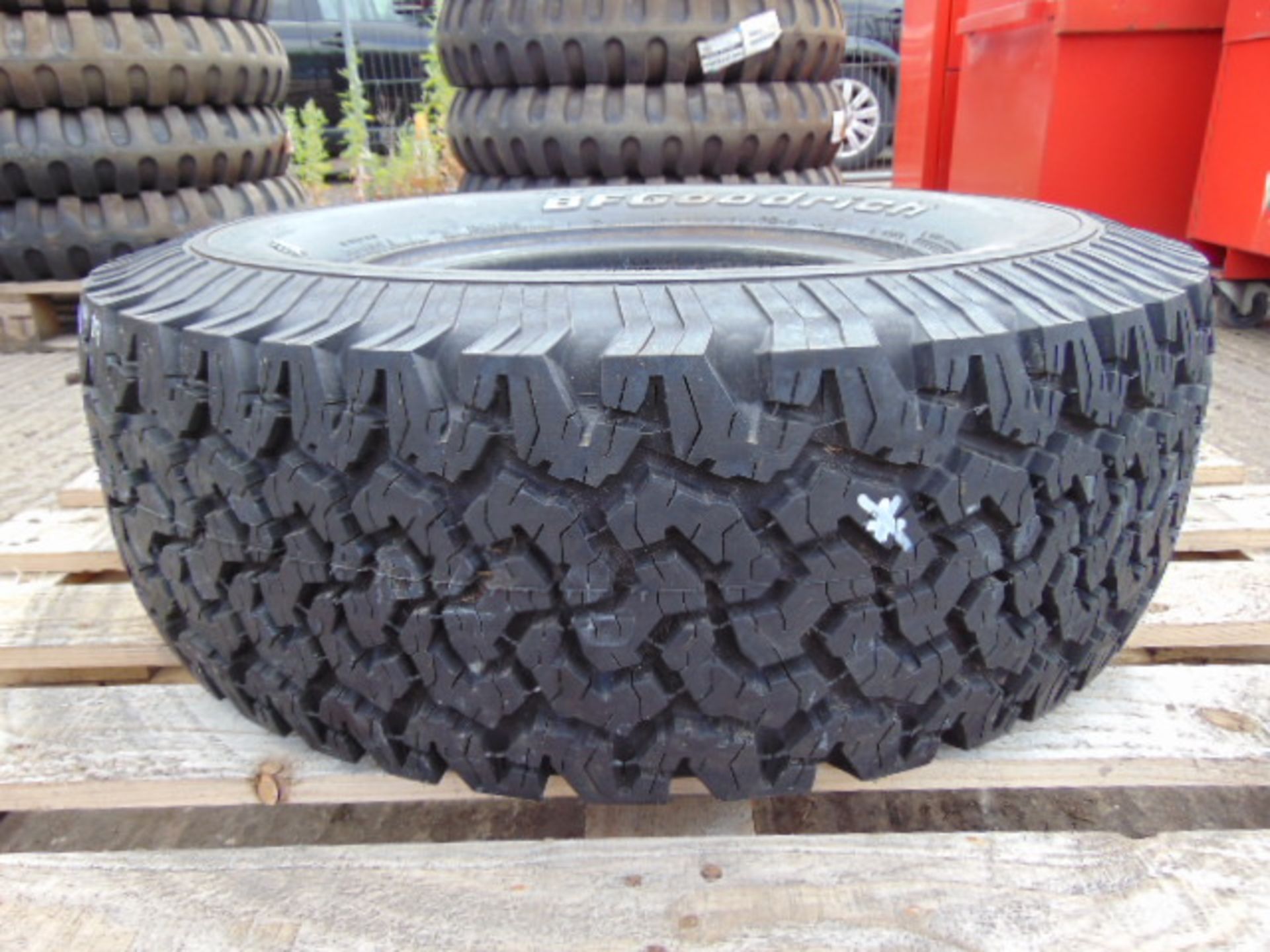 1 x BF Goodrich All Terrain TA LT 285/75 R16 Tyre - Image 2 of 6