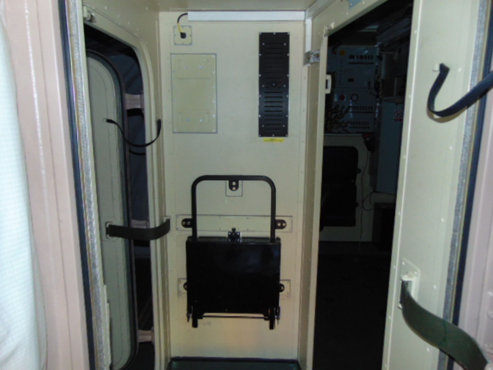 Containerised Insys Ltd Integrated Biological Detection/Decontamination System (IBDS) - Bild 16 aus 57