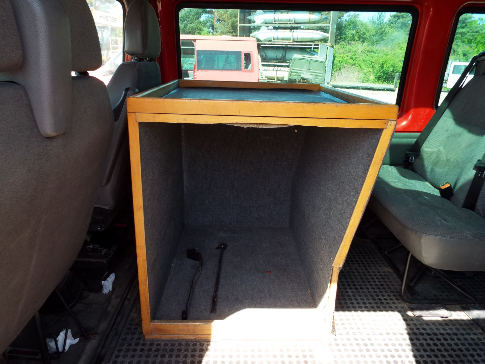 Ford Transit 9 Seat Minibus - Image 15 of 18