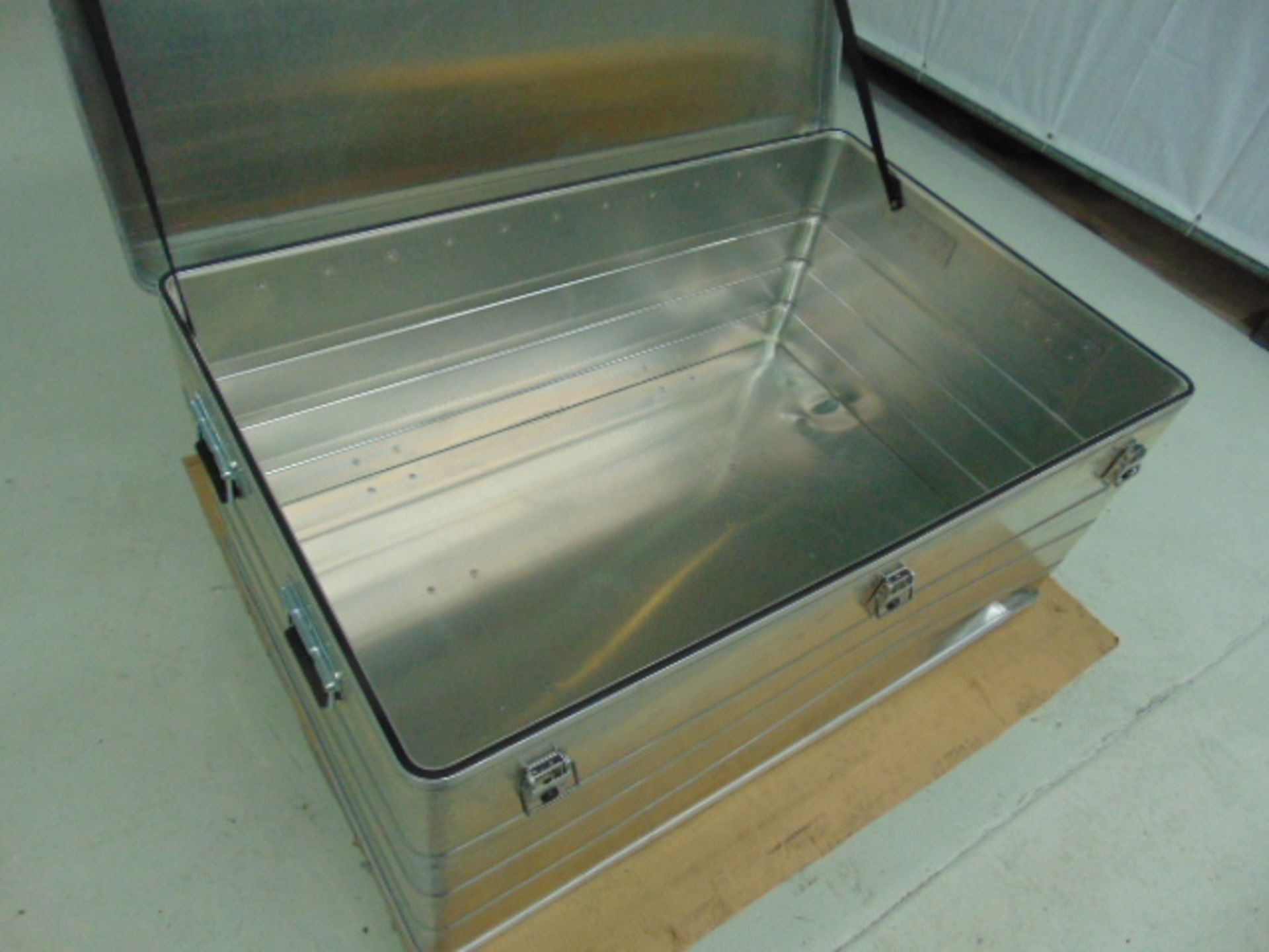 Unissued Heavy Duty Aluminium Stacking Case - Image 3 of 9