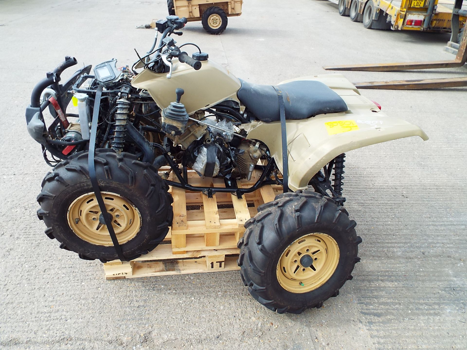 Military Specification Yamaha Grizzly 450 4 x 4 ATV Quad Bike with Winch - Bild 4 aus 19