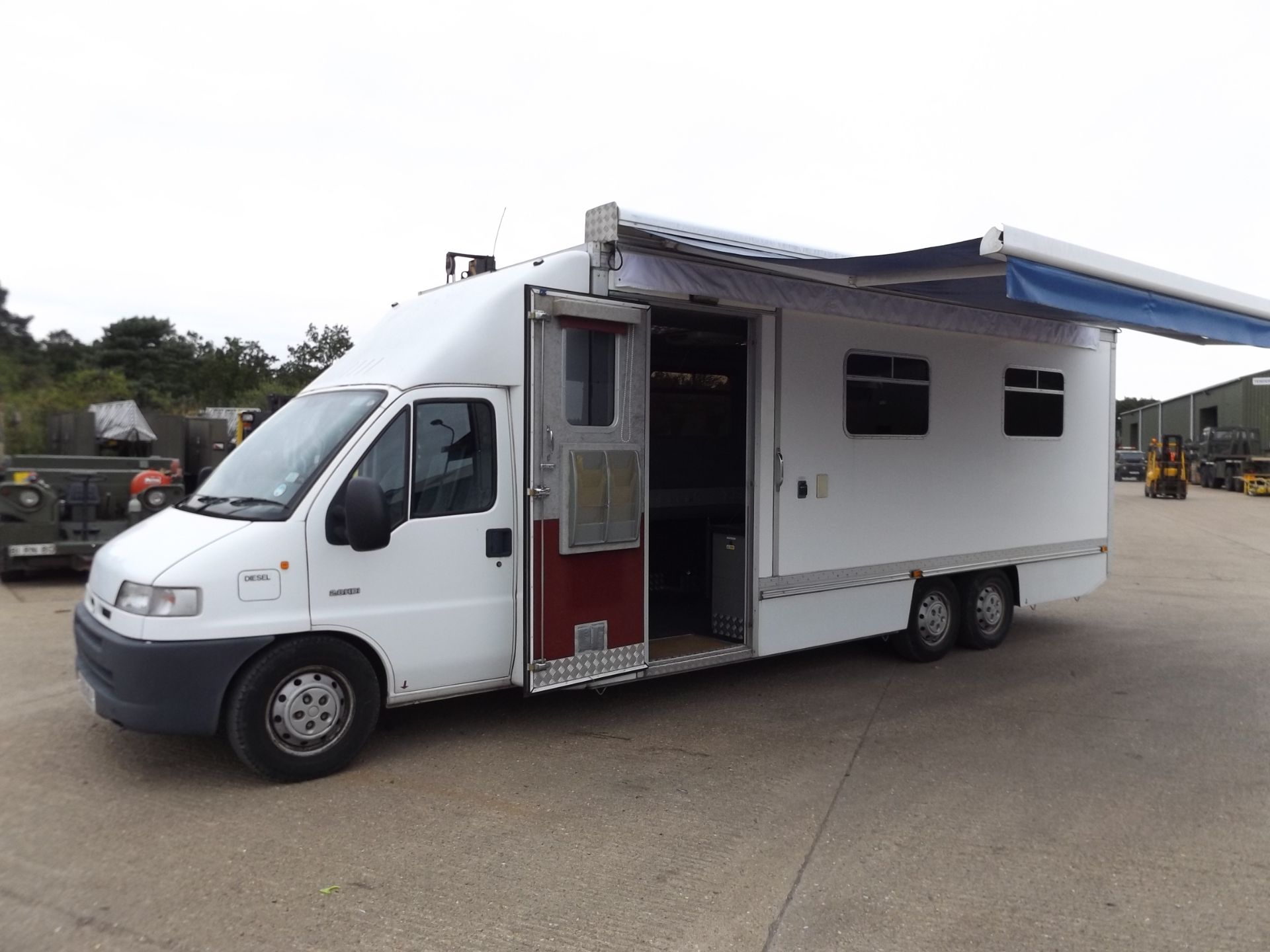 Citroen Relay 2.8HDi MWB Tri Axle Van only 24,529 miles! IDEAL CAMPER/EXPEDITION VEHICLE