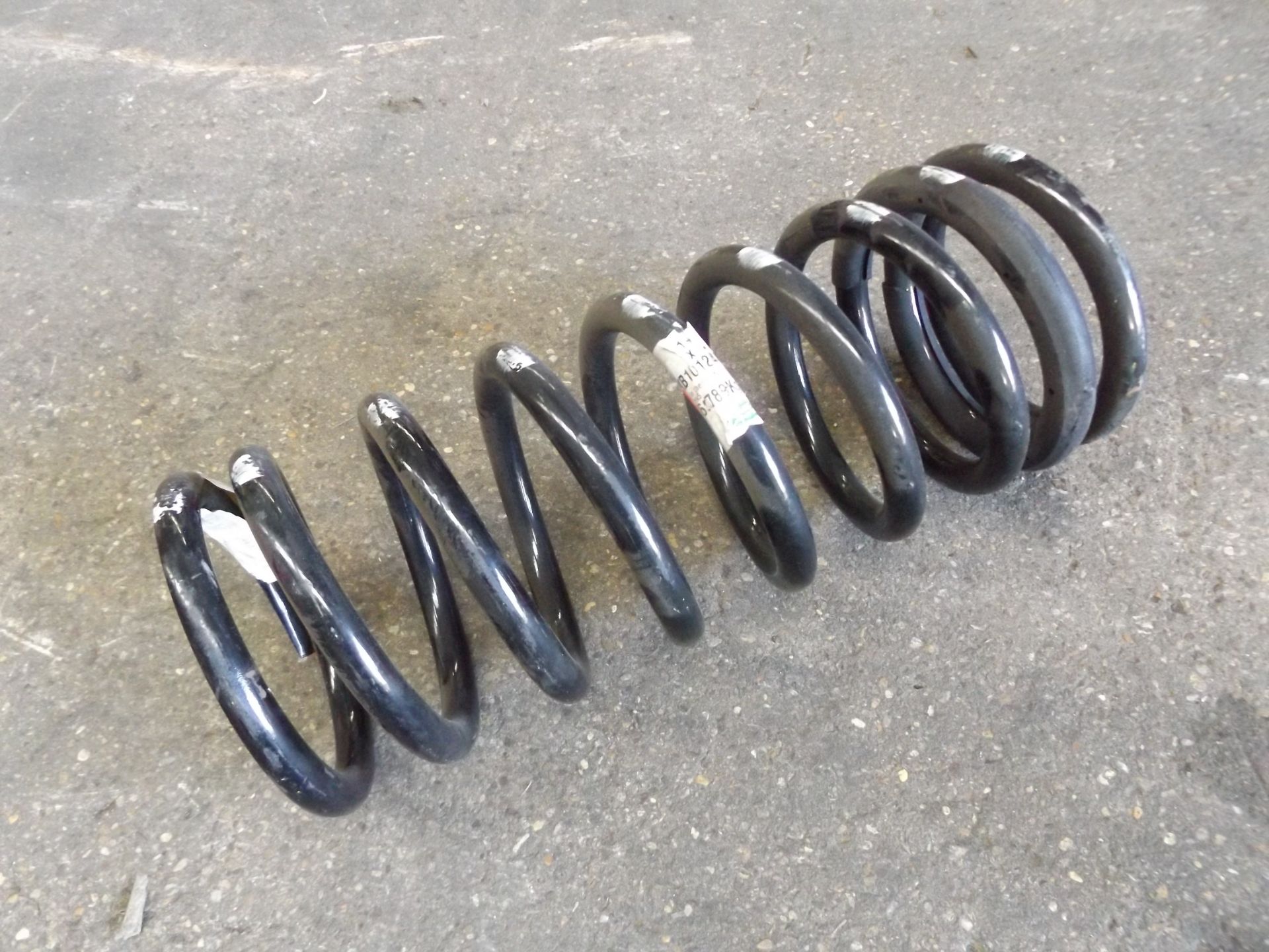 4 x Land Rover 90 LH Rear Coil Spring P/No NRC9463 - Image 2 of 3