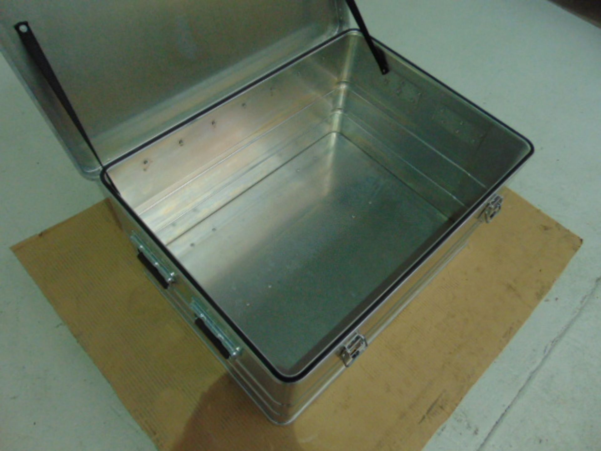 Unissued Heavy Duty Aluminium Stacking Case - Image 3 of 8