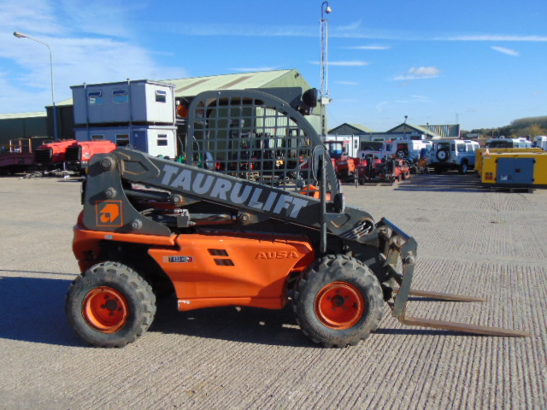 2010 Ausa Taurulift T133H 4WD Compact Forklift with Pallet Tines - Image 9 of 15