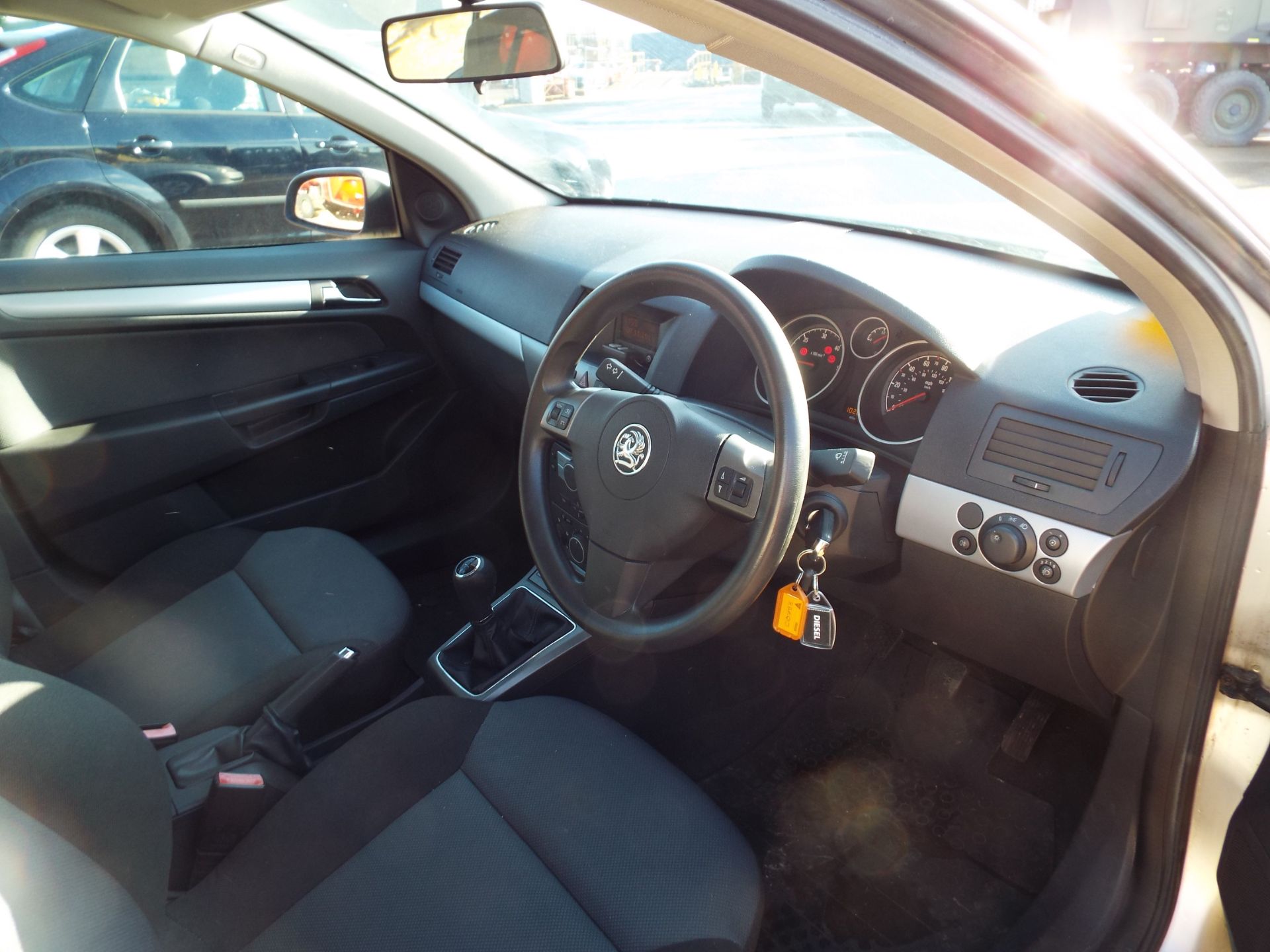 Vauxhall Astra 1.7CDTI Hatchback - Image 10 of 22