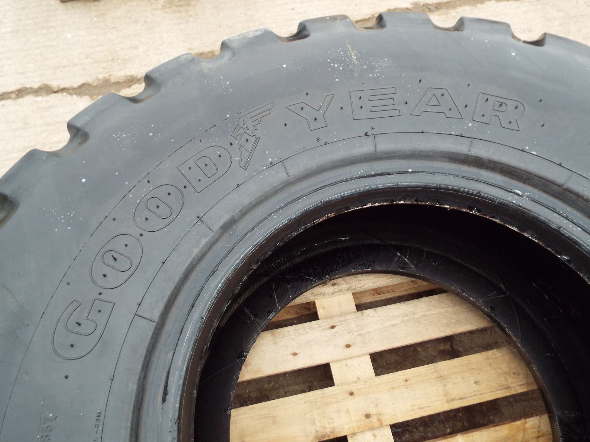 Goodyear GP2B 20.5 R25 Earthmover/OTR Tyre - Image 2 of 7