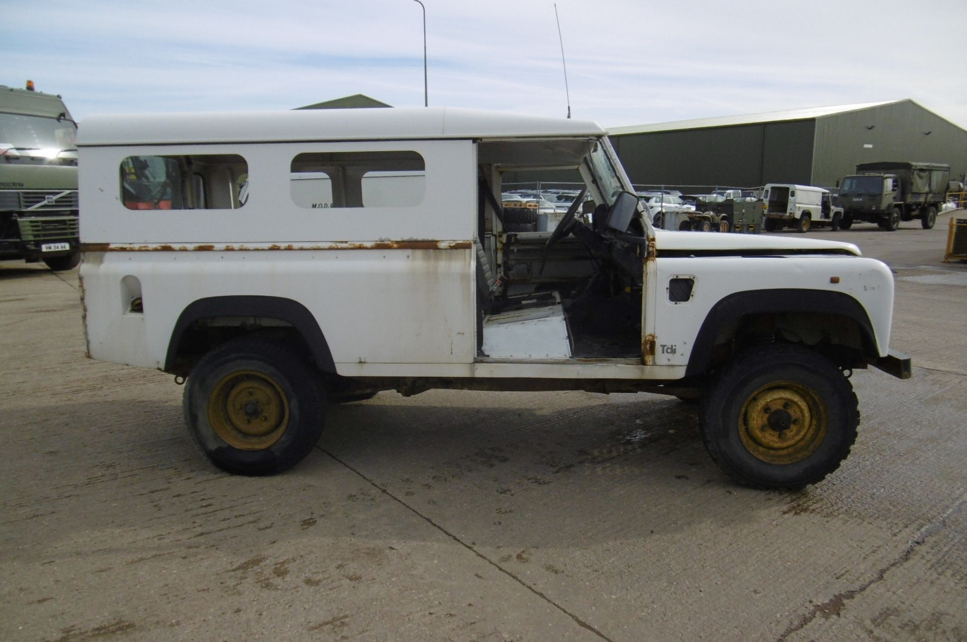 Land Rover 110 Hard Top suitable for spares or repairs - Image 8 of 13