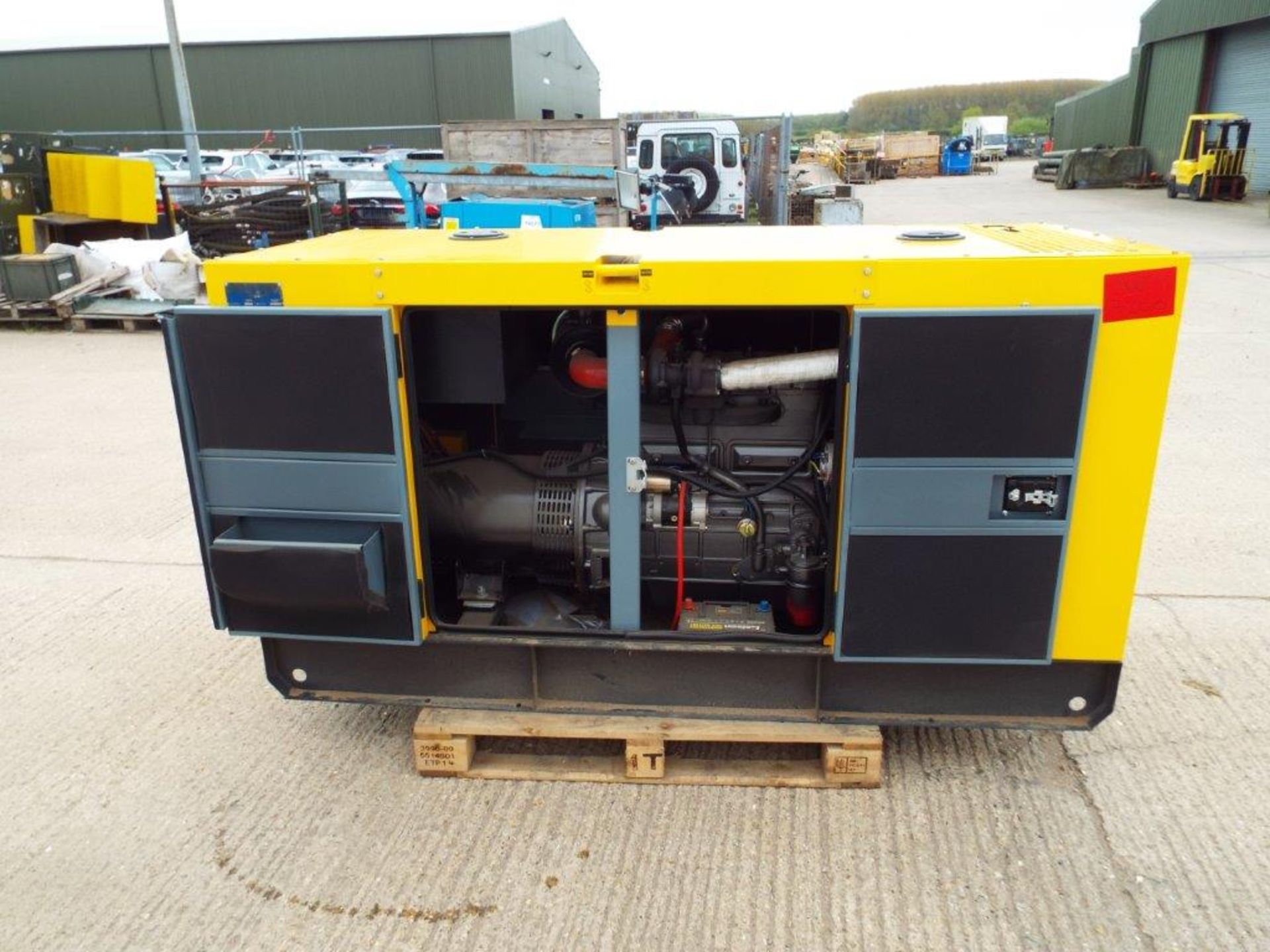 UNISSUED WITH TEST HOURS ONLY 60 KVA 3 Phase Silent Diesel Generator Set - Bild 2 aus 19