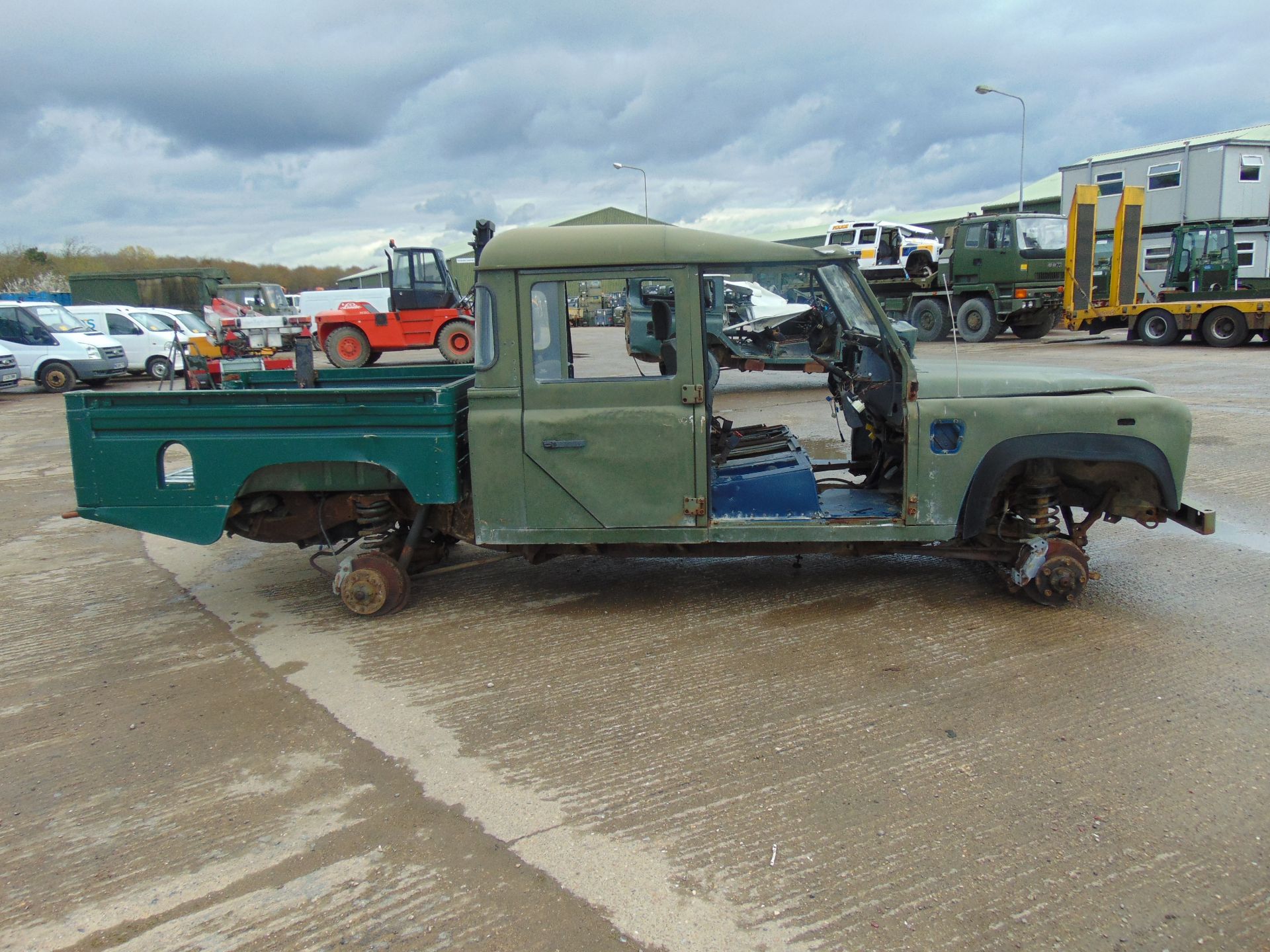 Land Rover Defender 130 TD5 suitable for spares or repairs - Image 5 of 14
