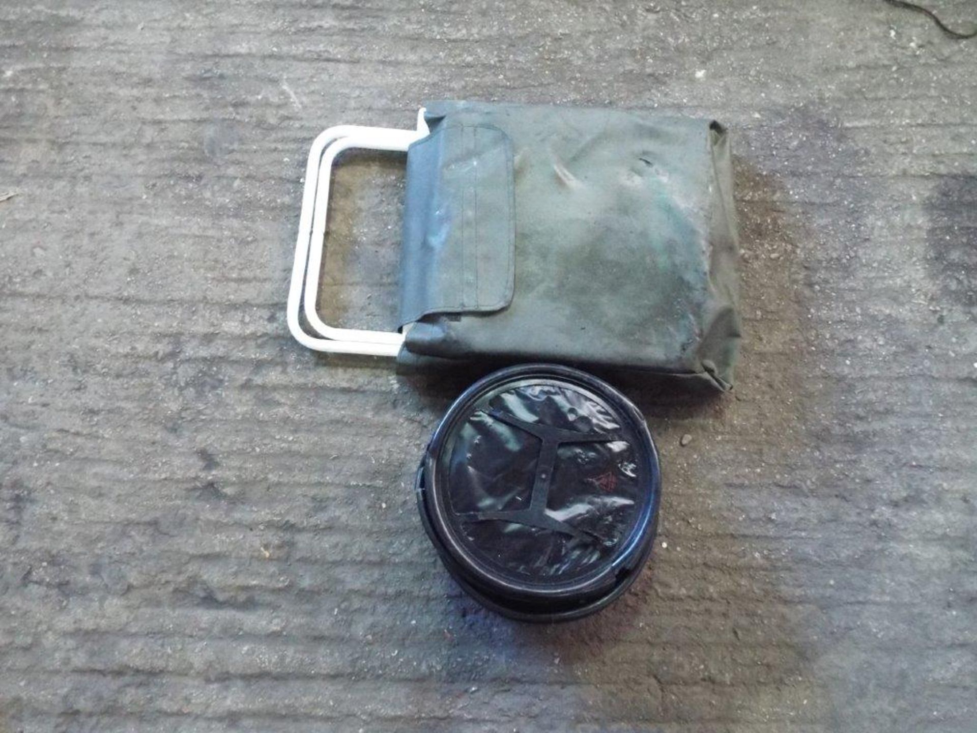 Klean-Contor Military Camp Toilet Complete with Disposable Bags and Carry Case - Image 5 of 8