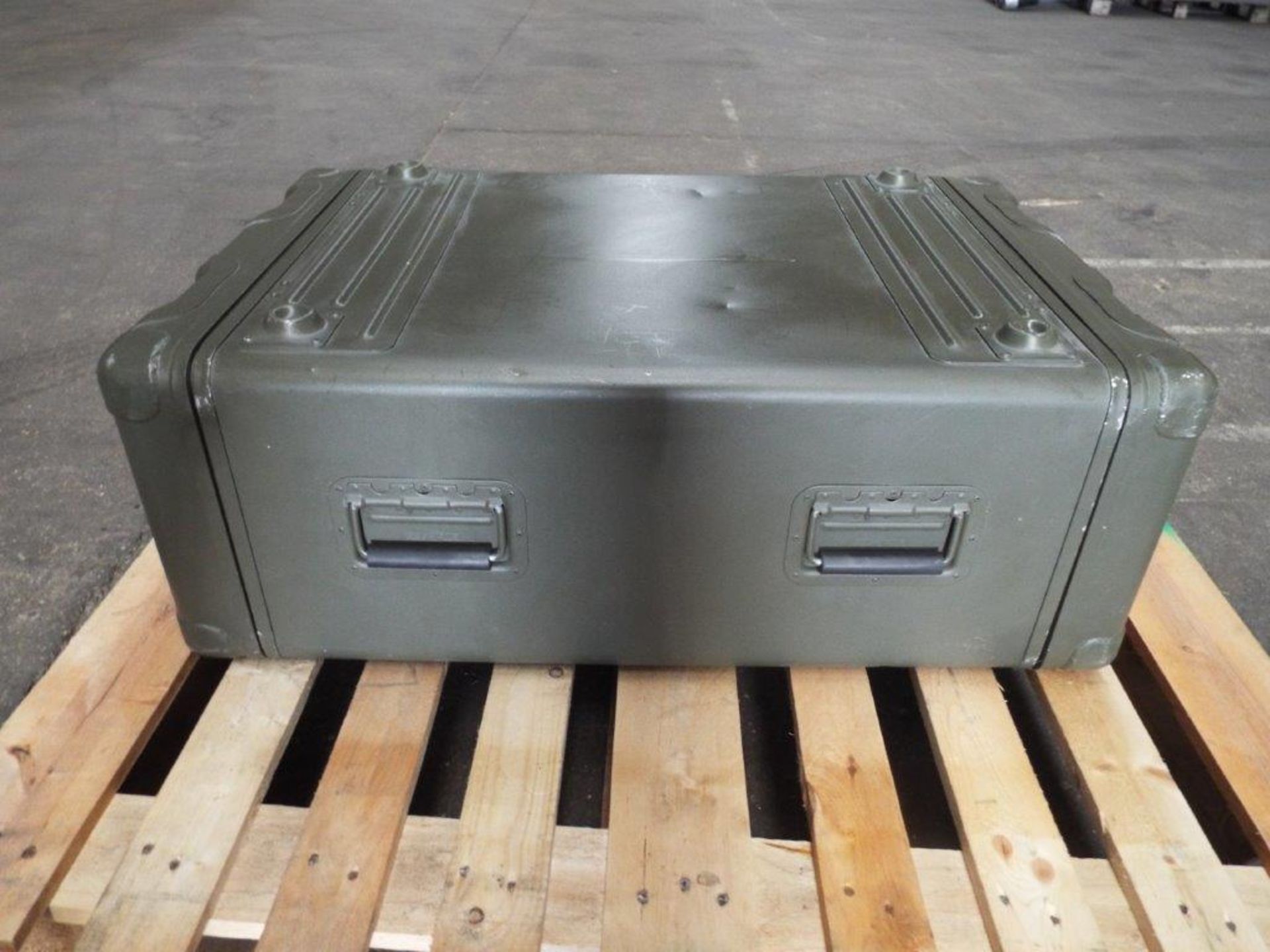 Heavy Duty Zero Double Entry Aluminium Transit Case with Anti-Vibration Cradle - Image 2 of 7