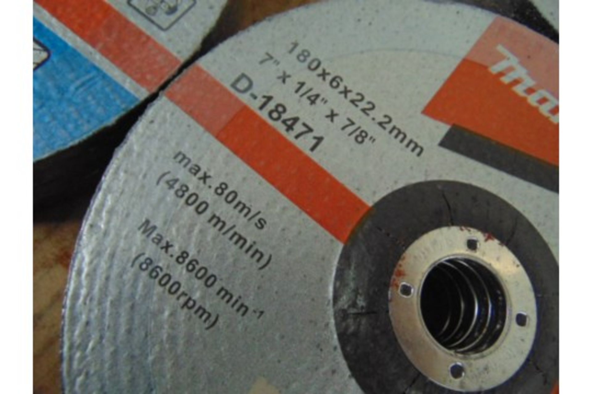 60 x Makita Metal Grinding Disc 180 x 6 x 22.2 A24R-BF D-18471 - Image 2 of 4