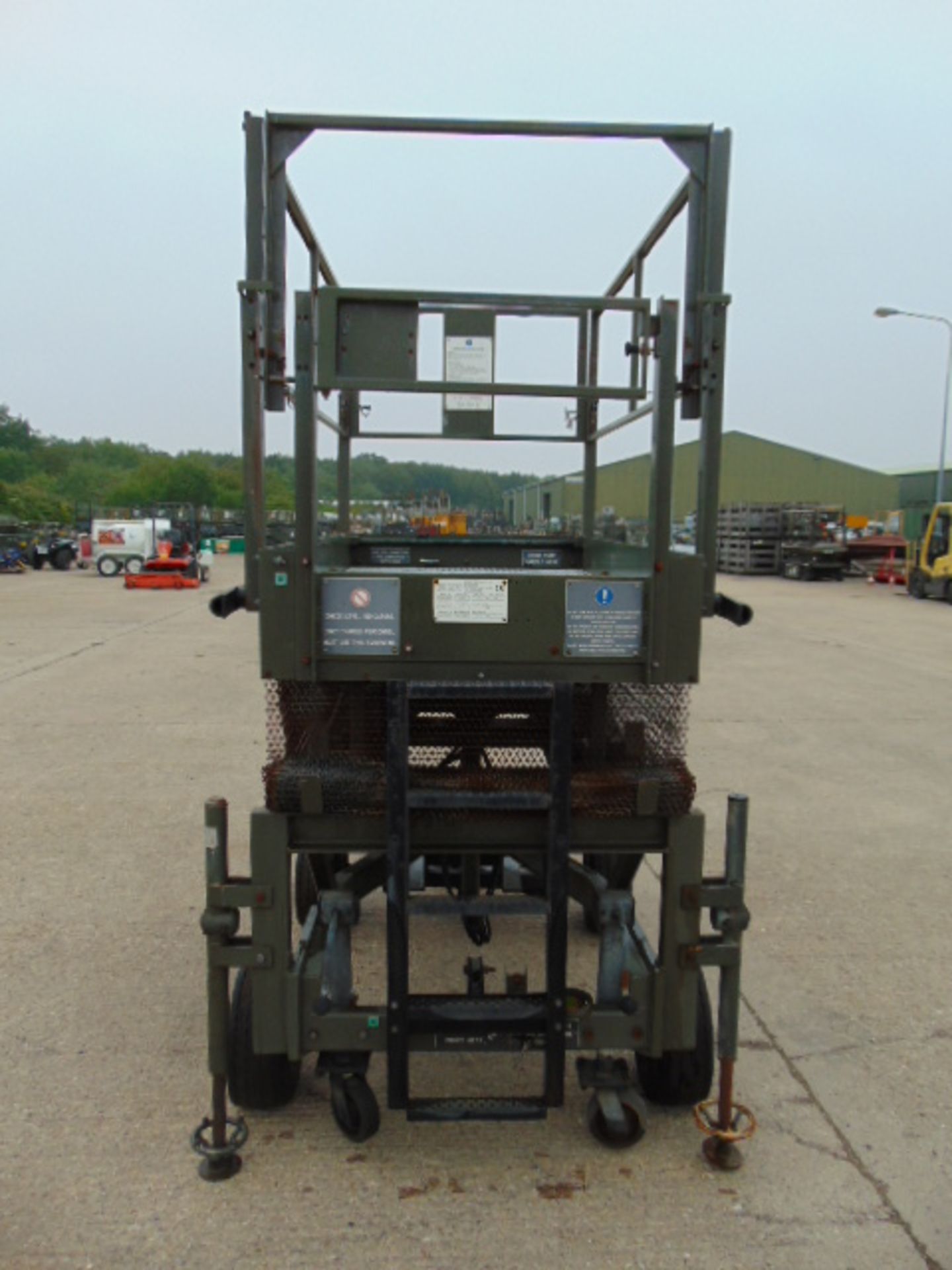 UK Lift 4m Mobile Hydraulic Work Platform - Image 4 of 15