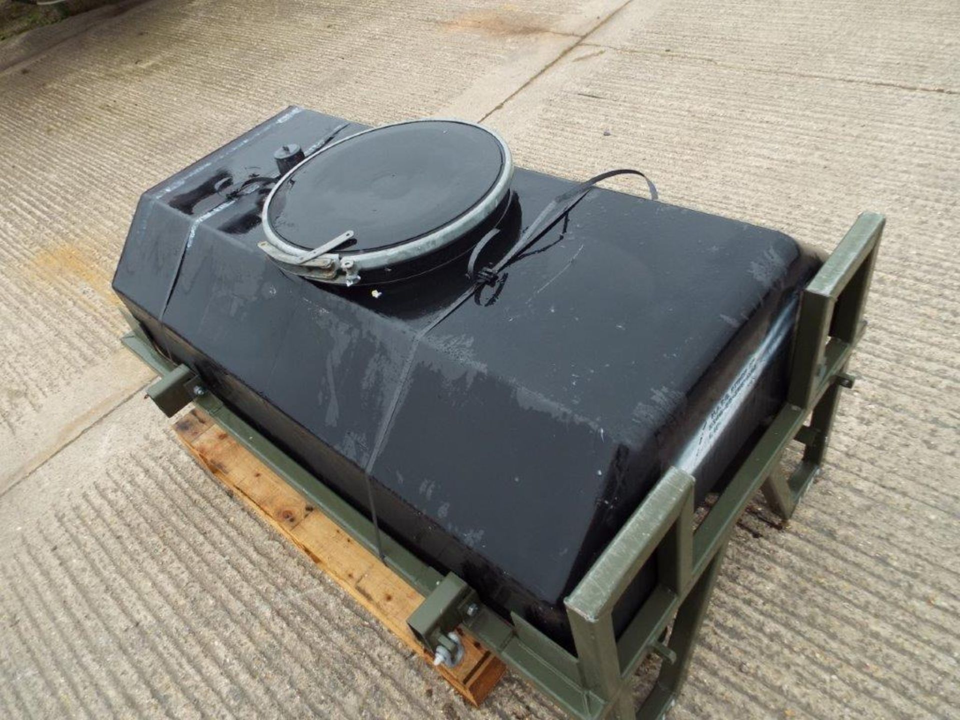 Trailer Mountable Water Tank with Frame - Image 6 of 8