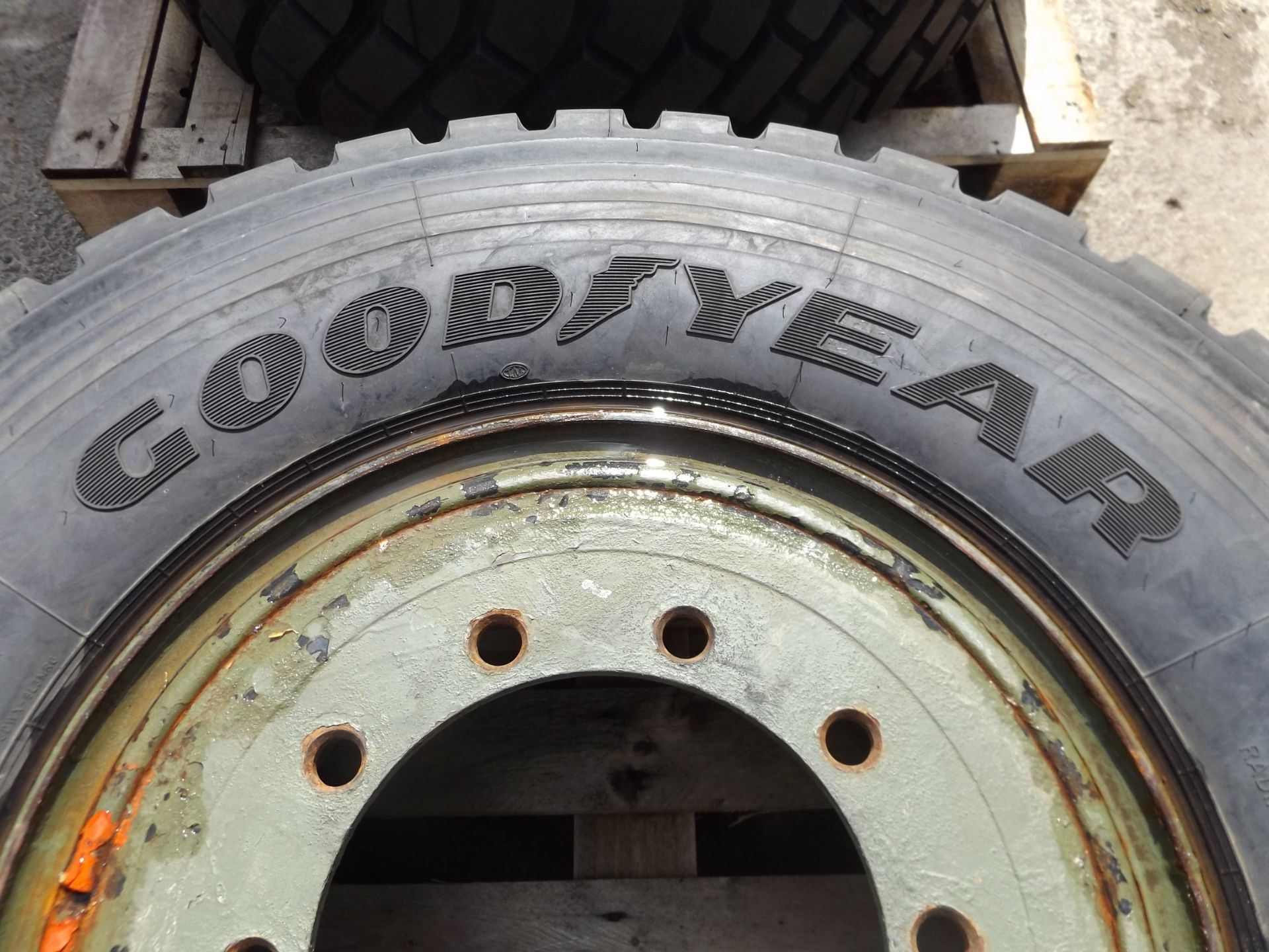 1 x Goodyear G388 12.00 R20 Tyre complete with 10 stud rim - Image 3 of 7