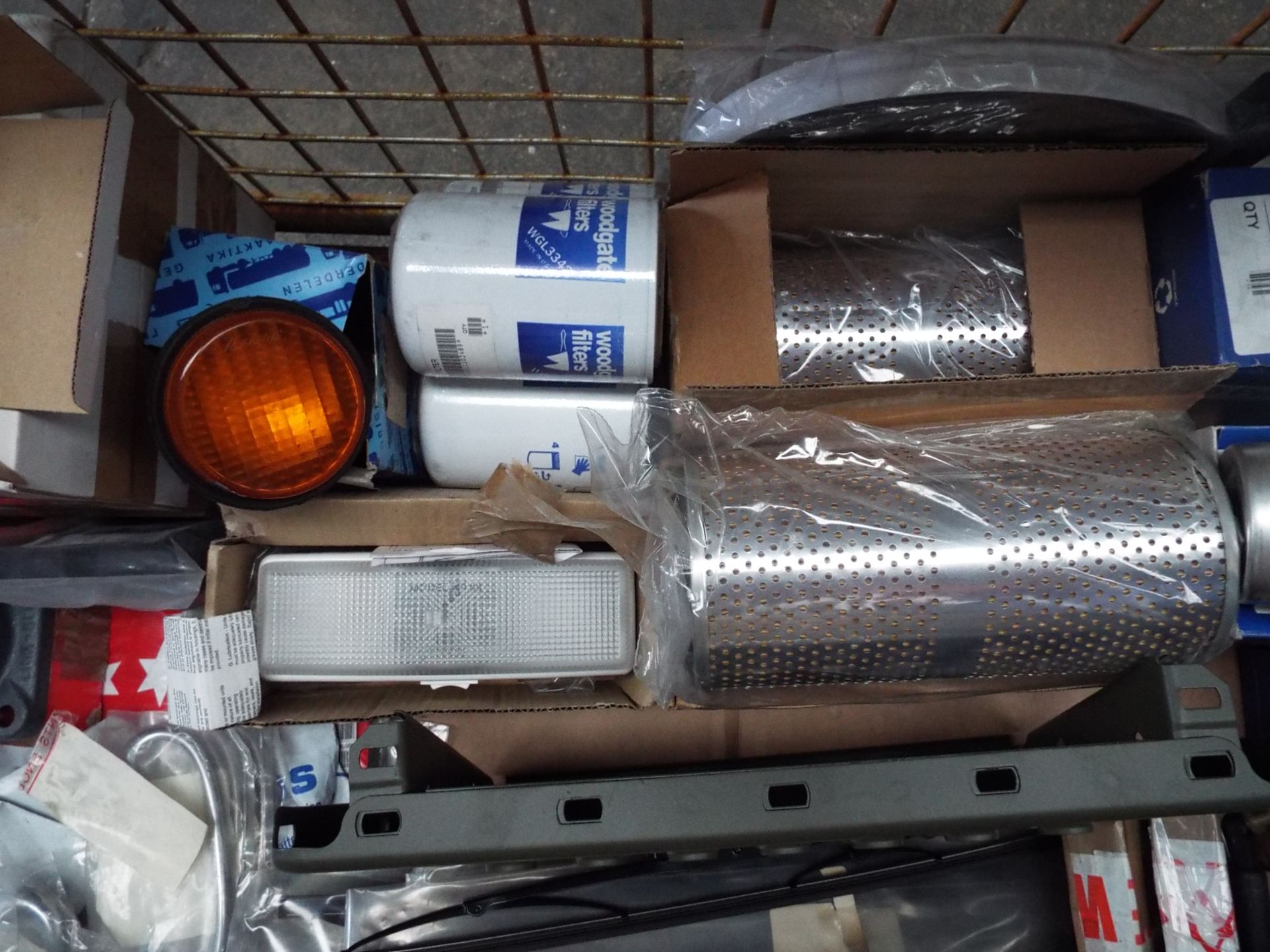 Mixed Stillage of Truck Parts inc Lamps, Shock Absorber, Filters, Cylinders etc - Bild 9 aus 11
