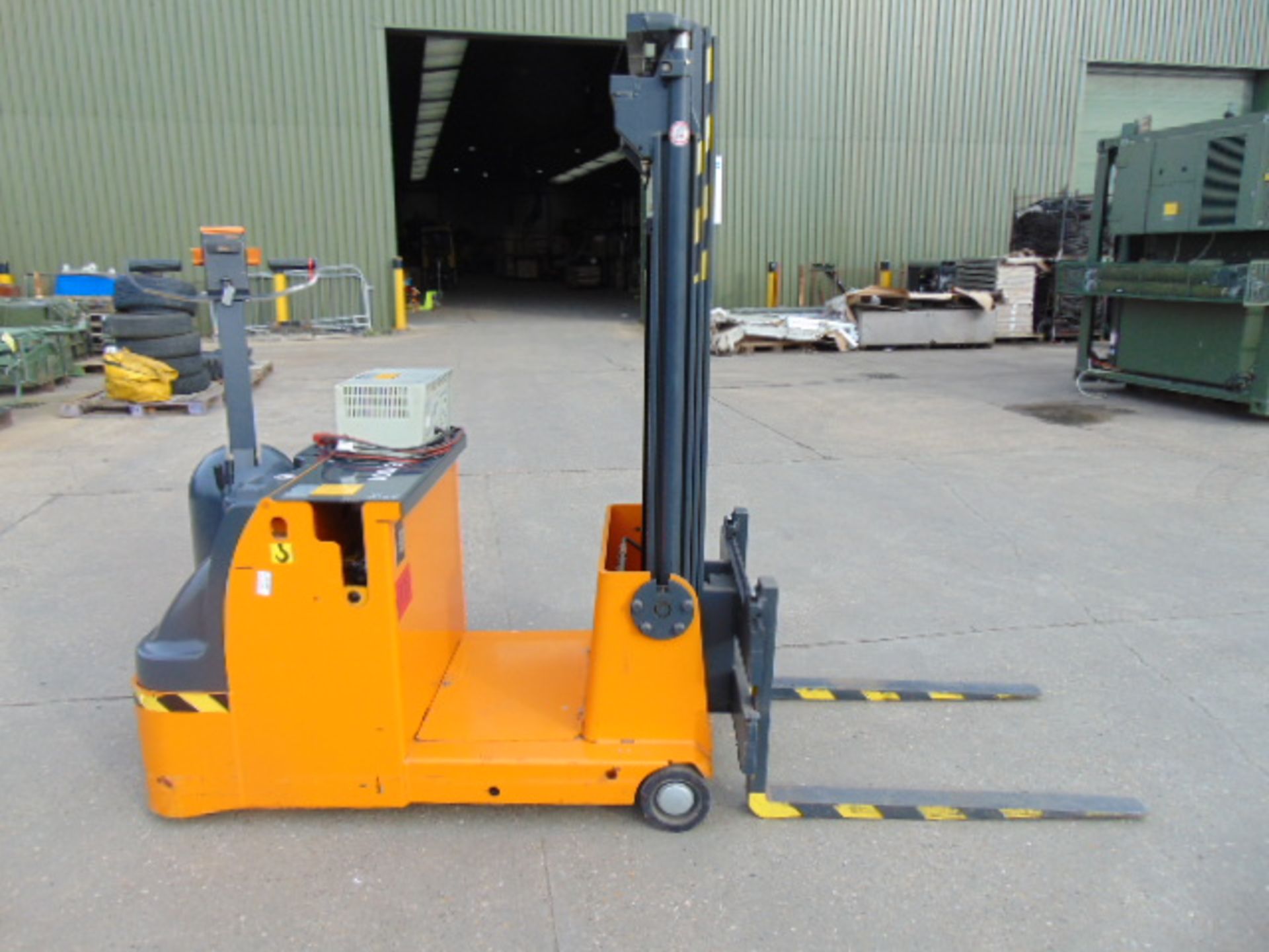 Still EGG10 Electric Pedestrian Pallet Stacker c/w Charger - Image 8 of 19