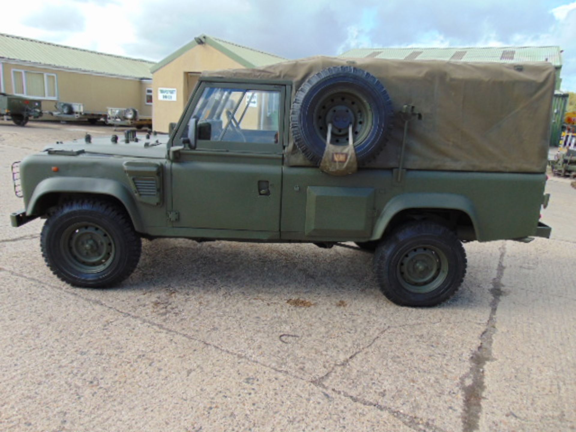 Military Specification Land Rover Wolf 110 Soft Top - Image 4 of 21