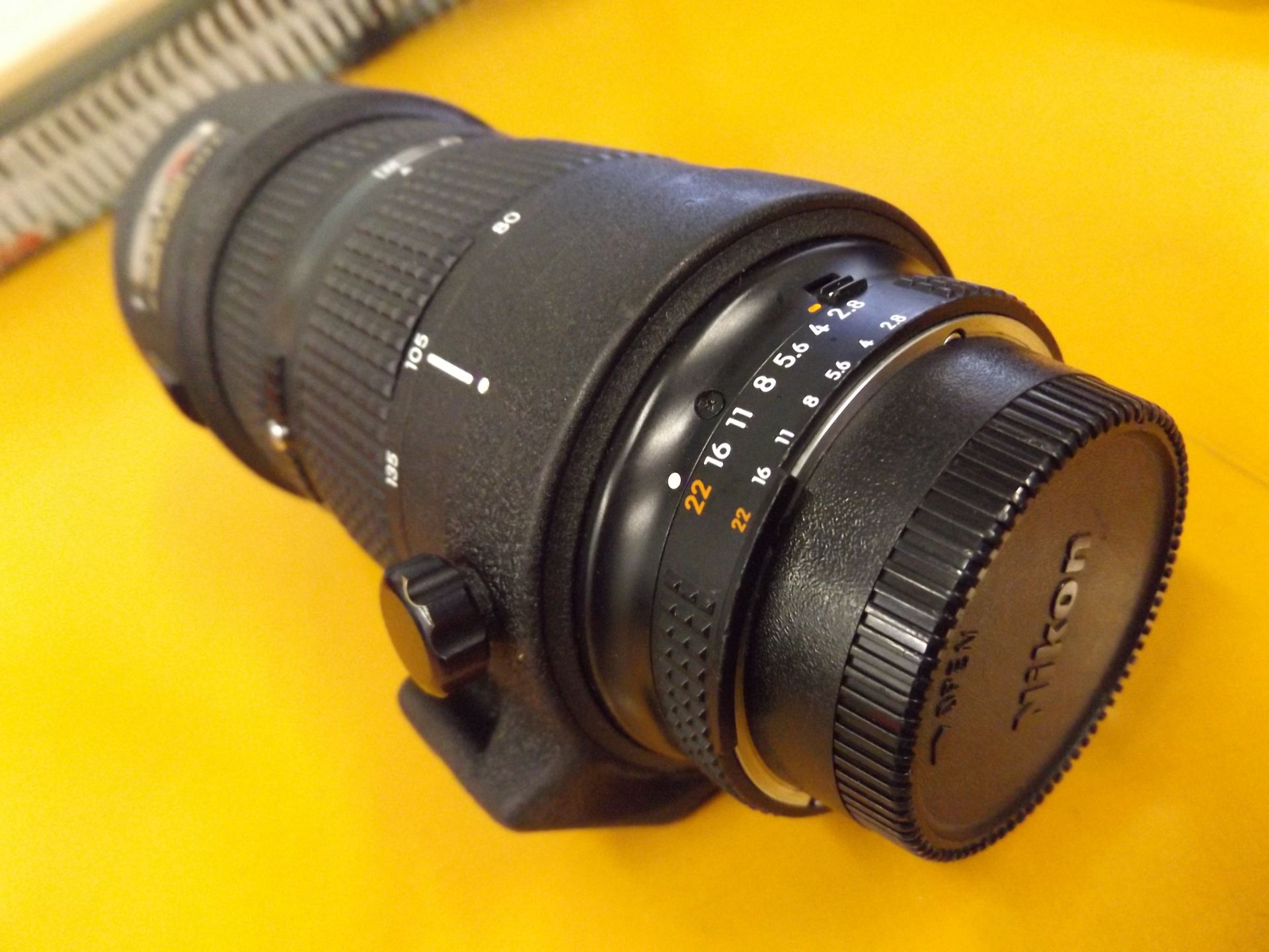 Nikon ED AF Nikkor 80-200mm 1:2.8 D Lense with Leather Case - Image 3 of 10