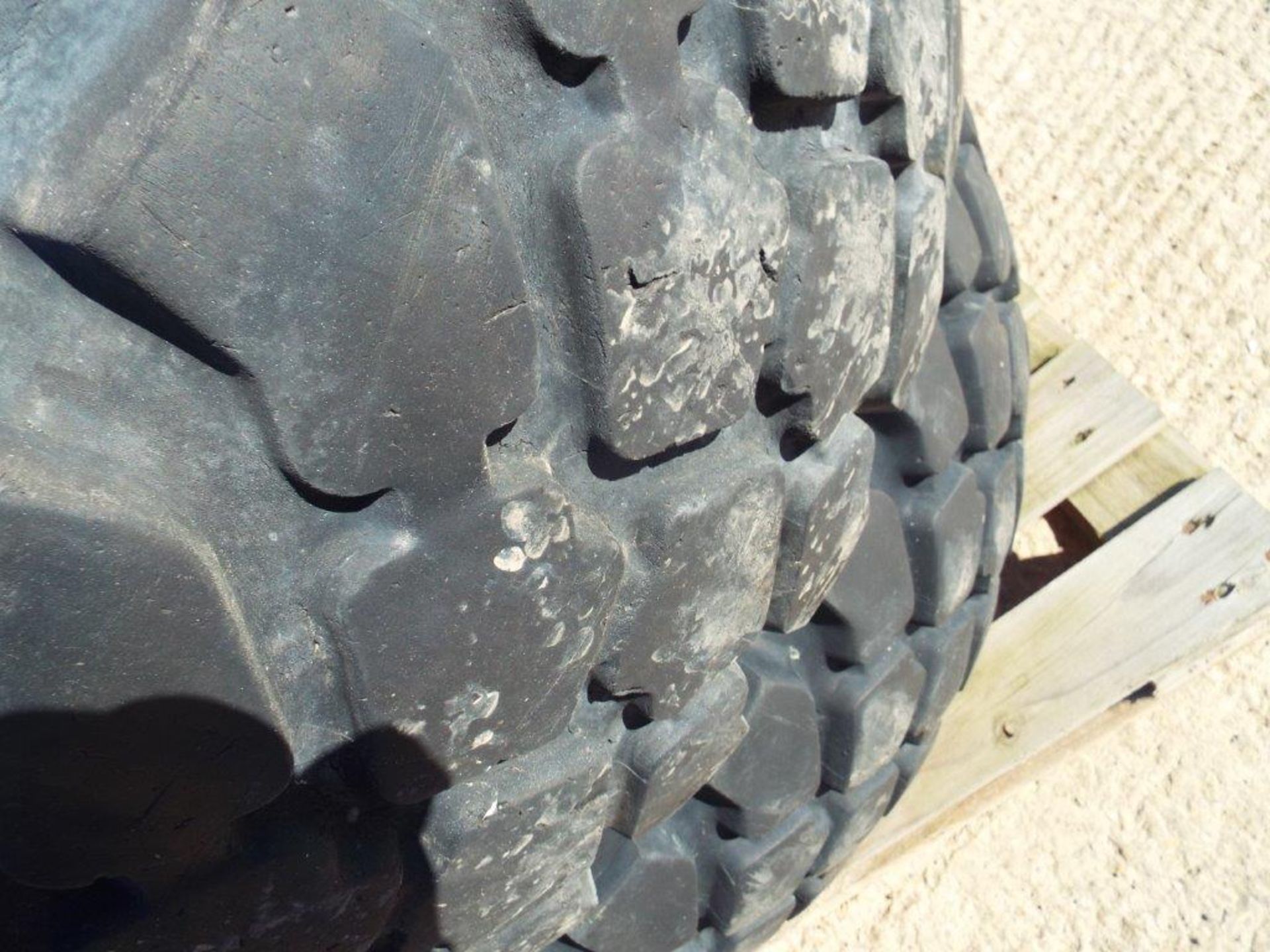 2 x Michelin XZL 395/85 R20 Tyres - Image 2 of 7