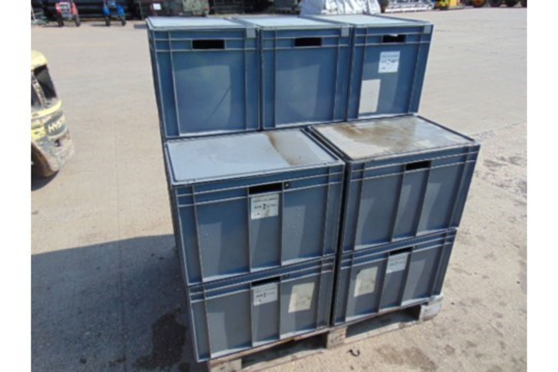 15 x Standard MoD Stackable Storage Boxes c/w Lids - Image 5 of 8