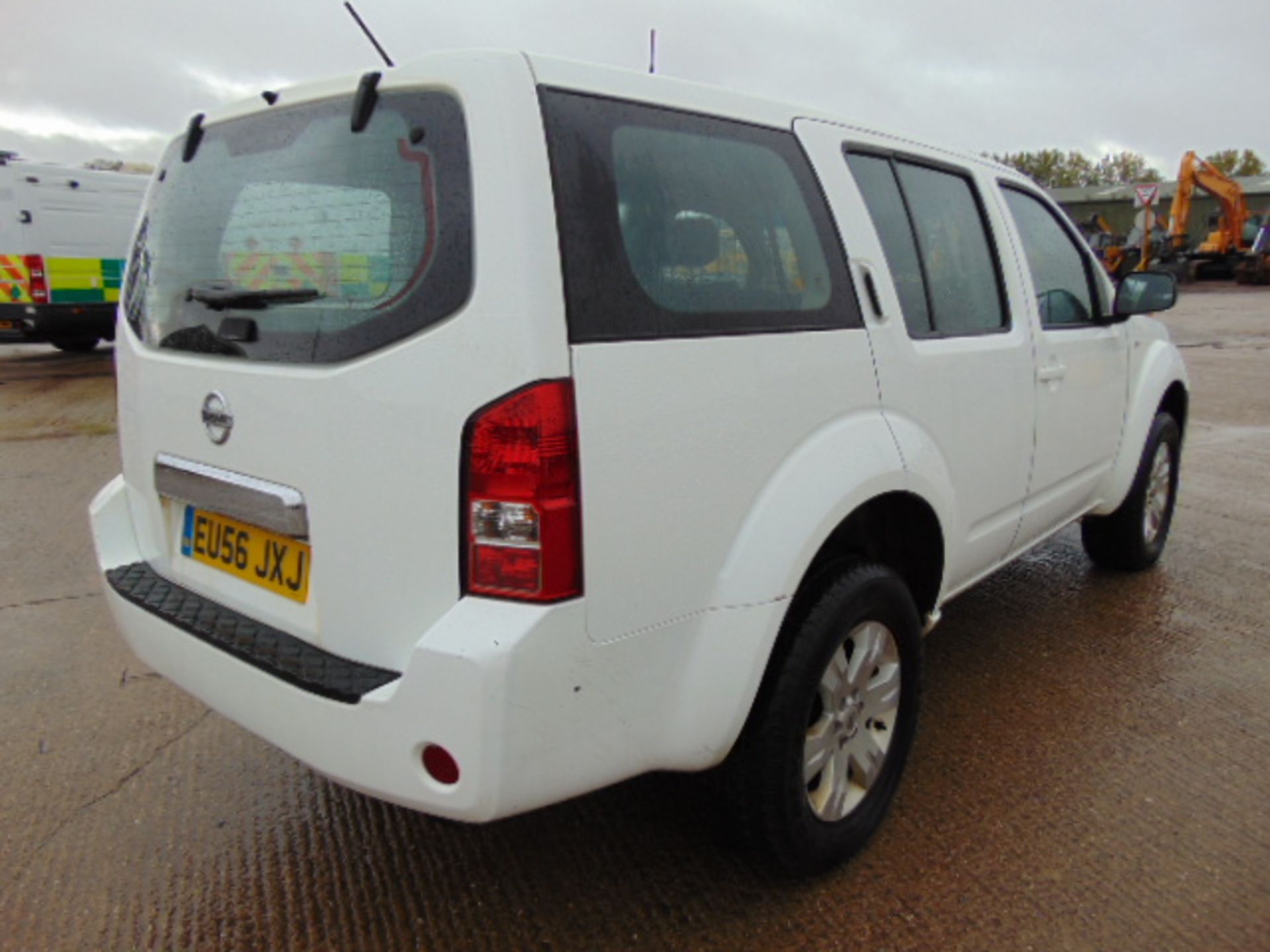 Nissan Pathfinder Trek 2.5DCi - Image 7 of 21