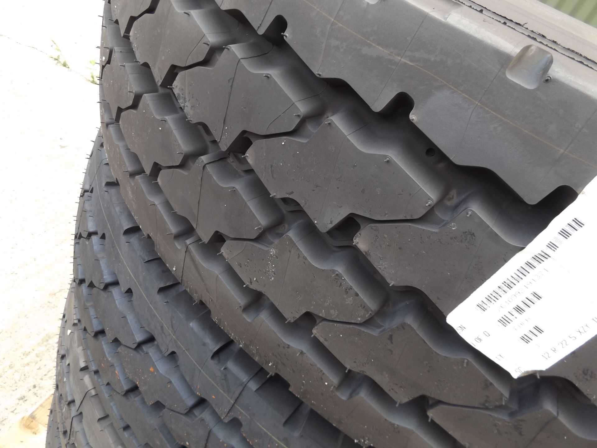 4 x Michelin 12R 22.5 XZY-2 Tyres - Image 7 of 7