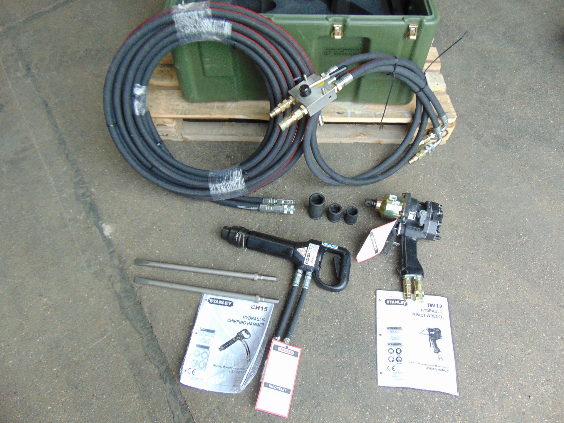 Stanley Hydraulic Maintenance Kit complete with CH15 Chipping Hammer and IW12 Impact Wrench - Image 3 of 19