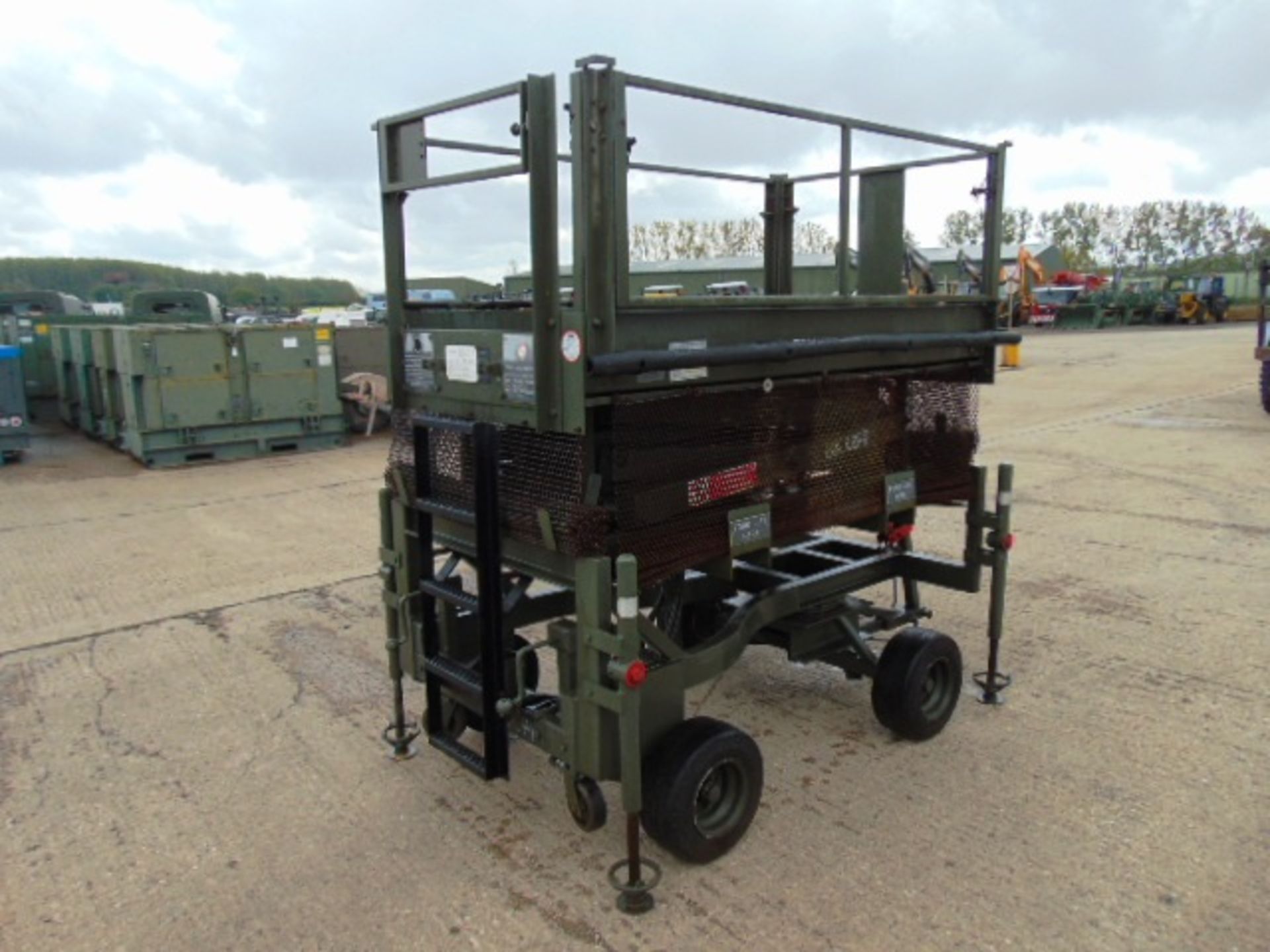 UK Lift 4m Mobile Hydraulic Work Platform - Image 5 of 17